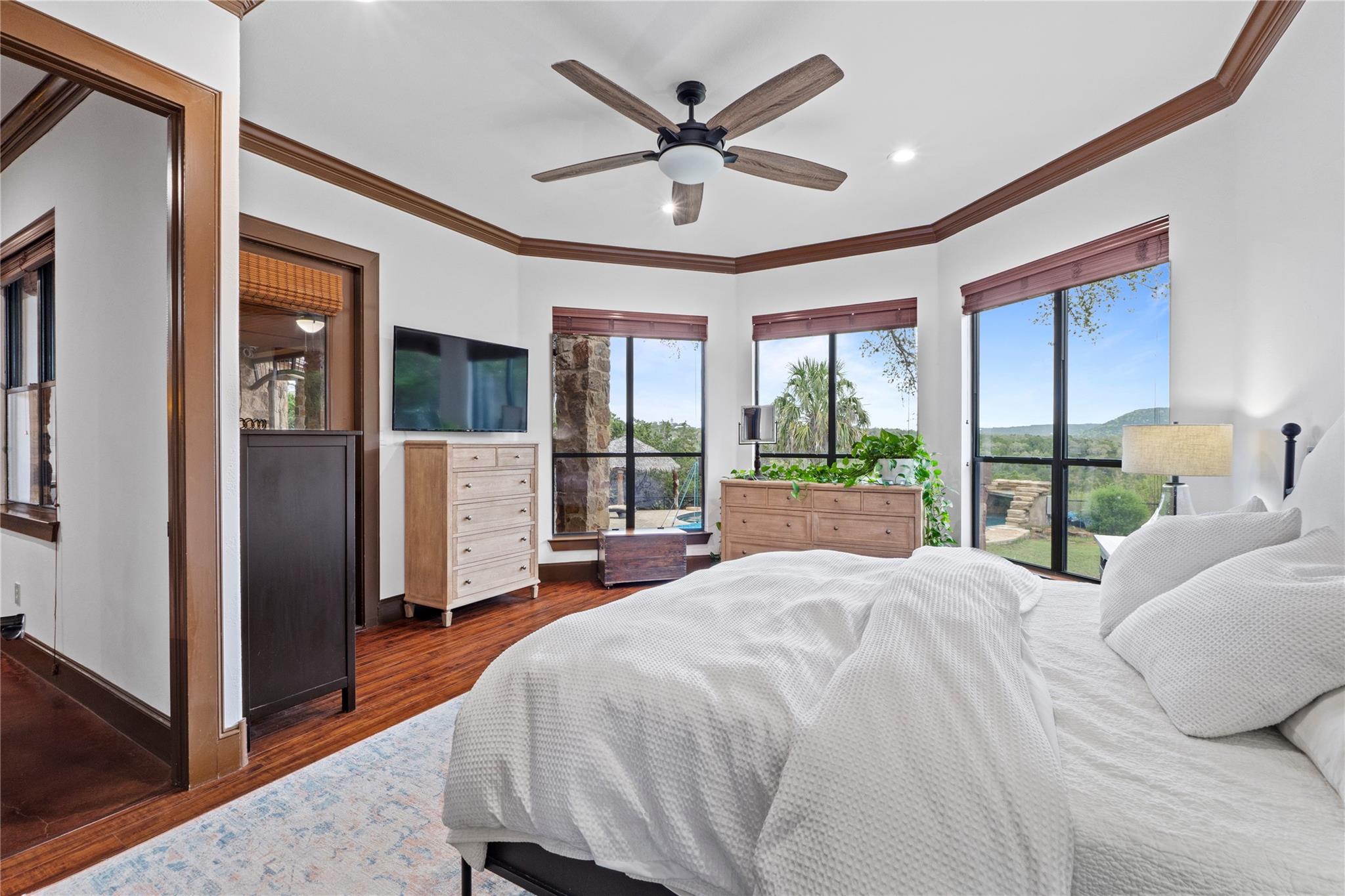 8211 Moon Rise Trl, Jonestown, TX 78645