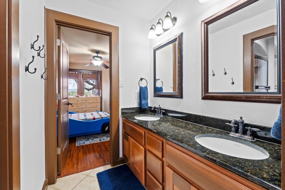 8211 Moon Rise Trl, Jonestown, TX 78645