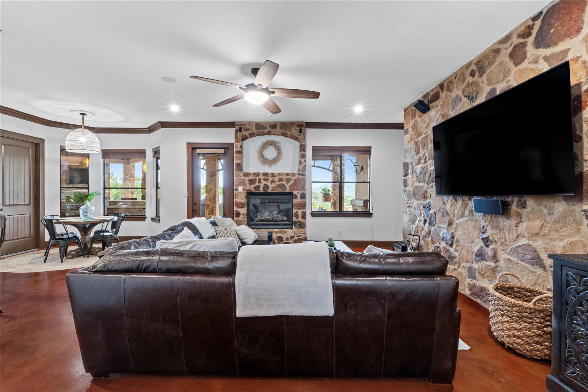 8211 Moon Rise Trl, Jonestown, TX 78645