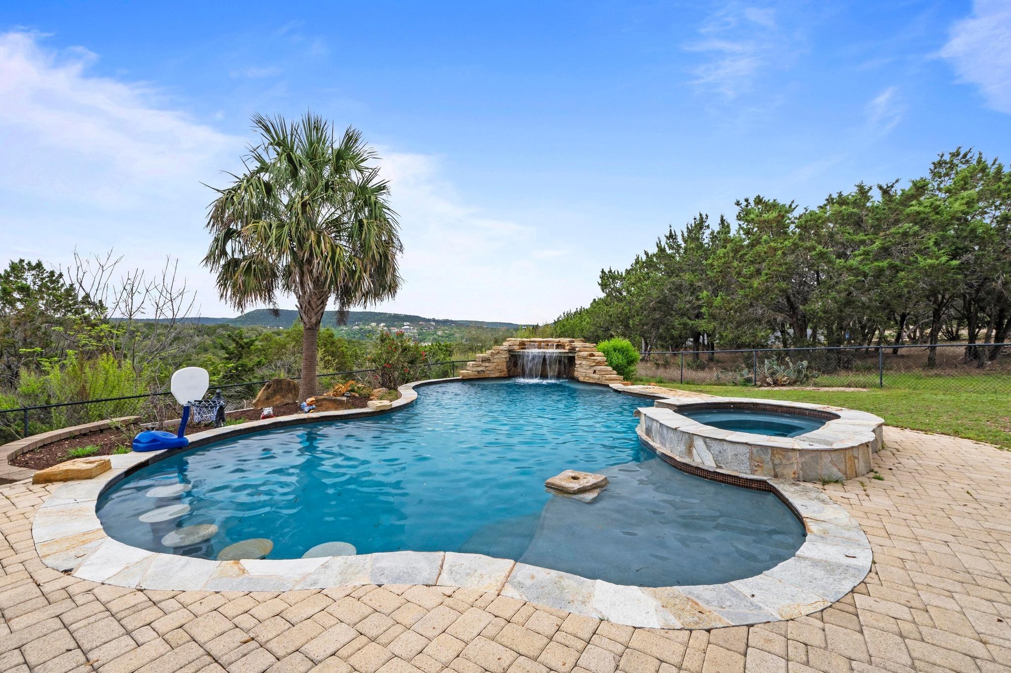 8211 Moon Rise Trl, Jonestown, TX 78645
