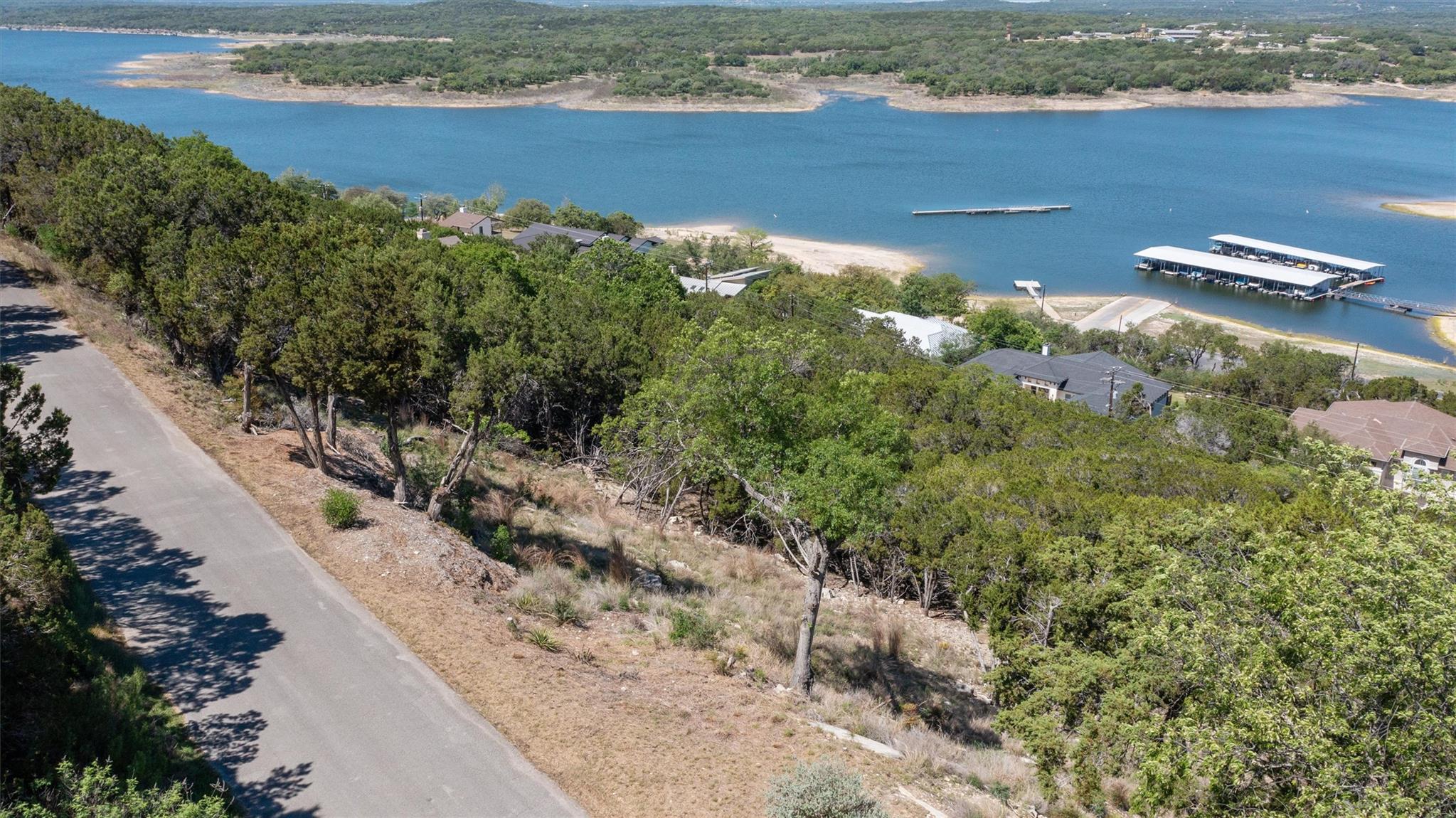 6203 Lakeshore Dr, Lago Vista, TX 78645