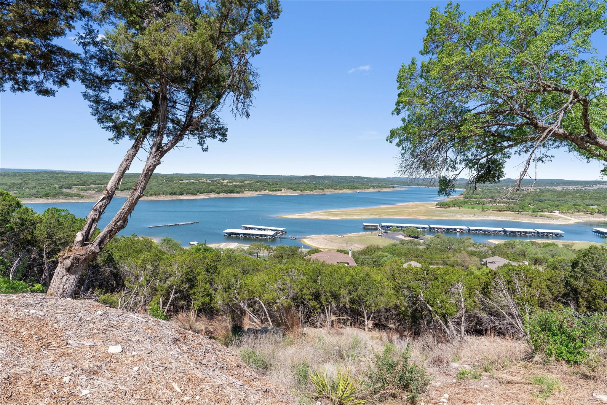 6203 Lakeshore Dr, Lago Vista, TX 78645