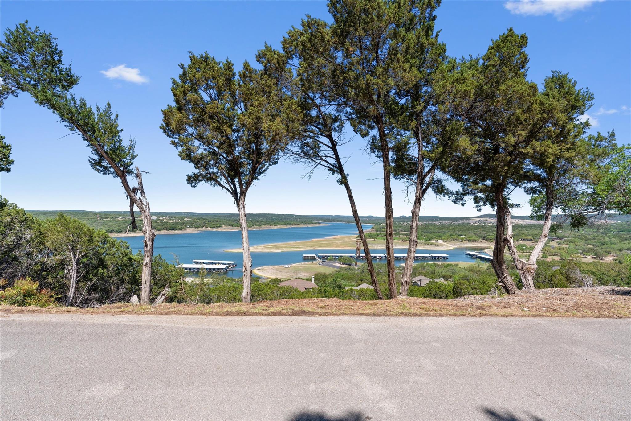 6203 Lakeshore Dr, Lago Vista, TX 78645