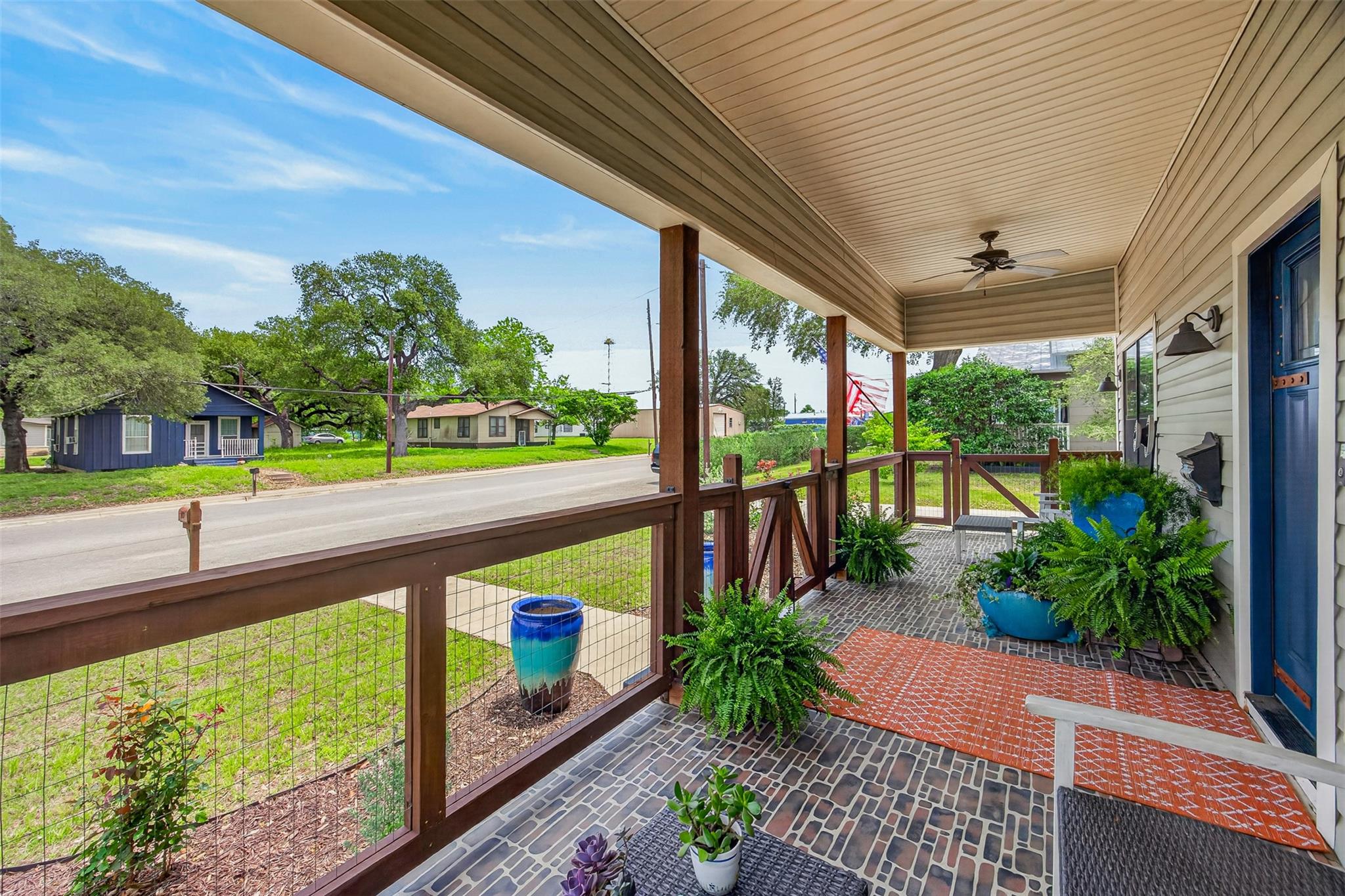 217 N Walnut Ave N, Luling, TX 78648