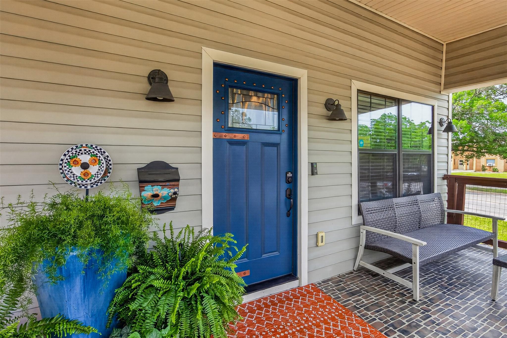217 N Walnut Ave N, Luling, TX 78648