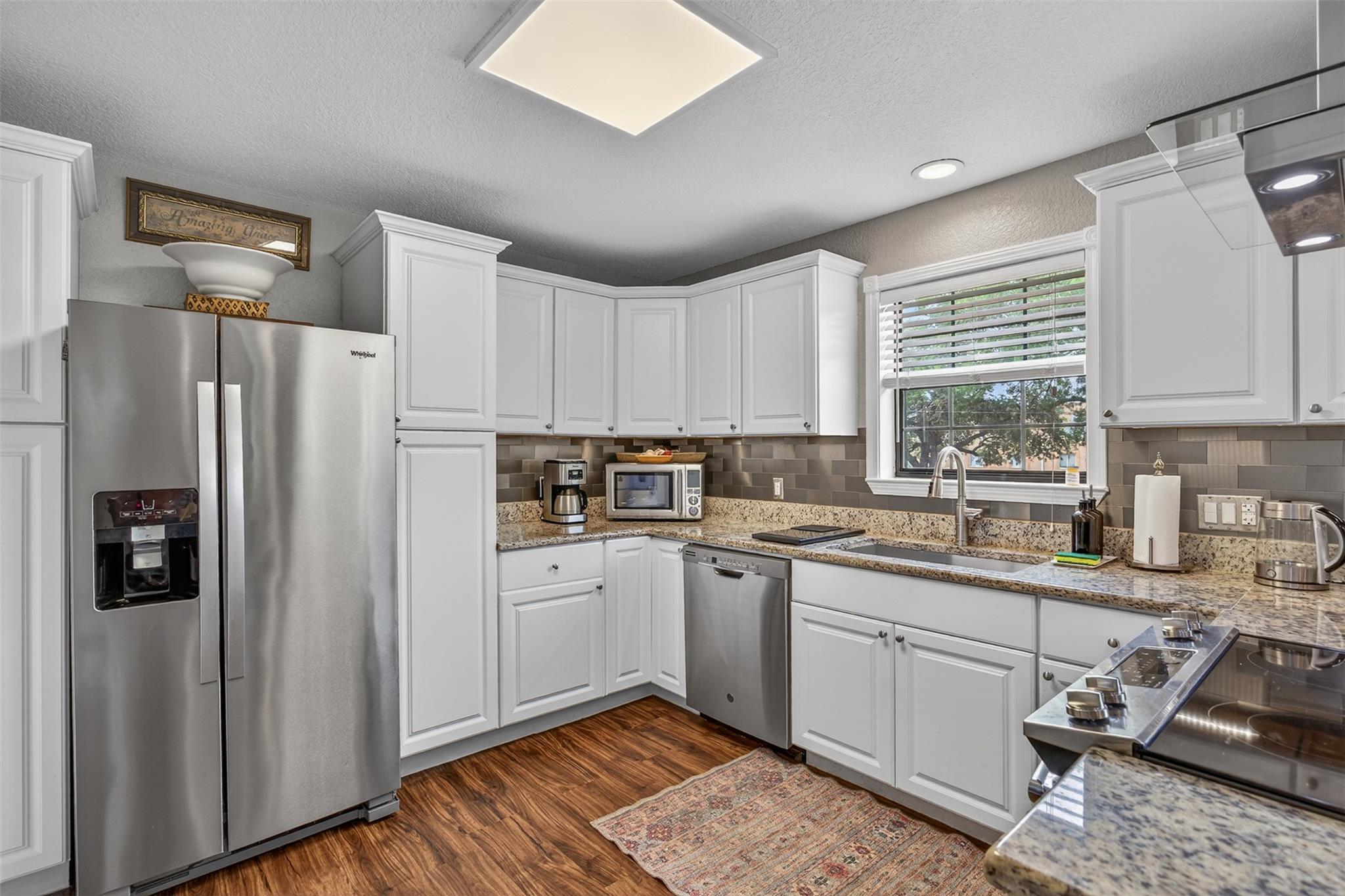 217 N Walnut Ave N, Luling, TX 78648
