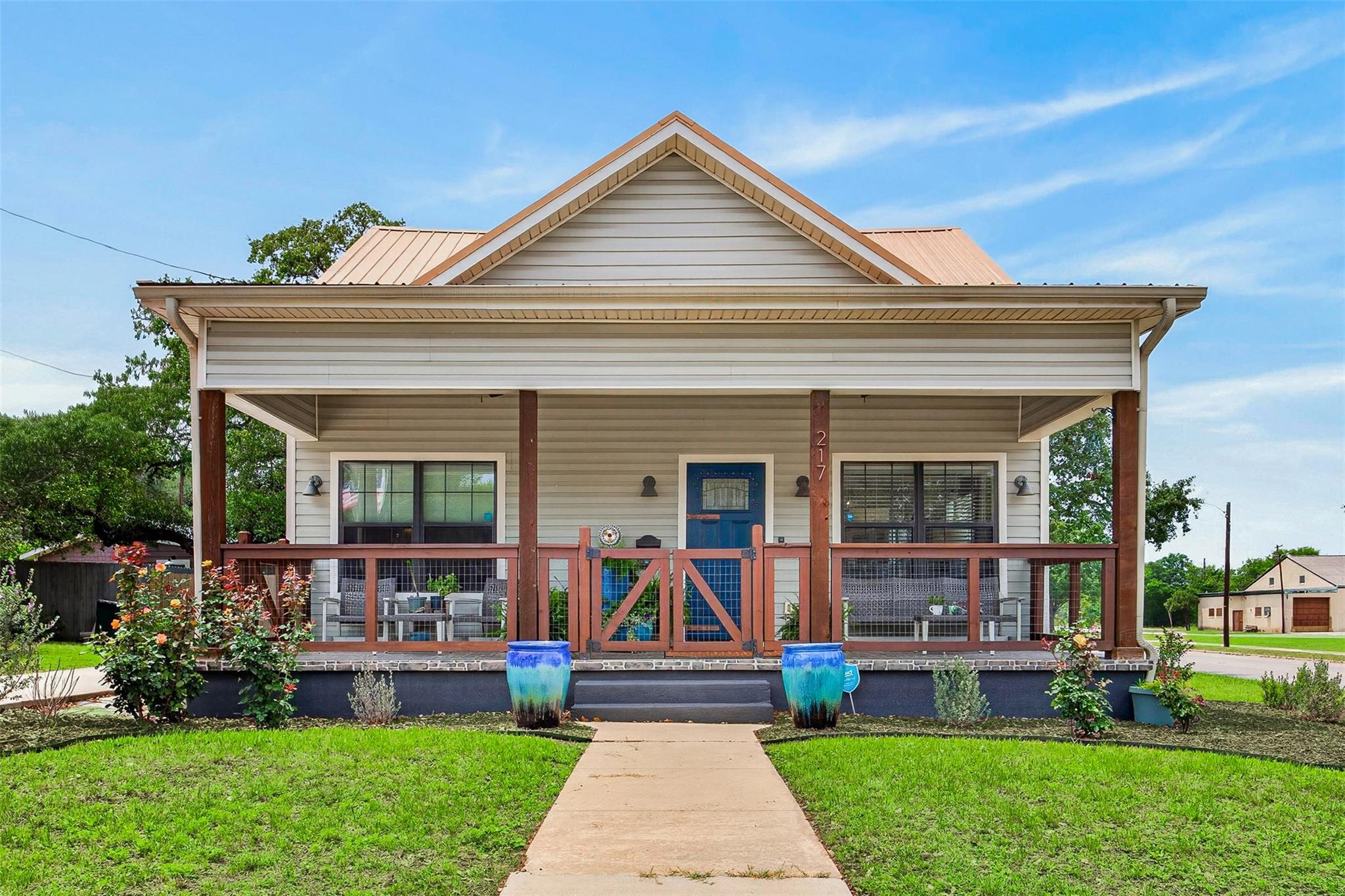 217 N Walnut Ave N, Luling, TX 78648