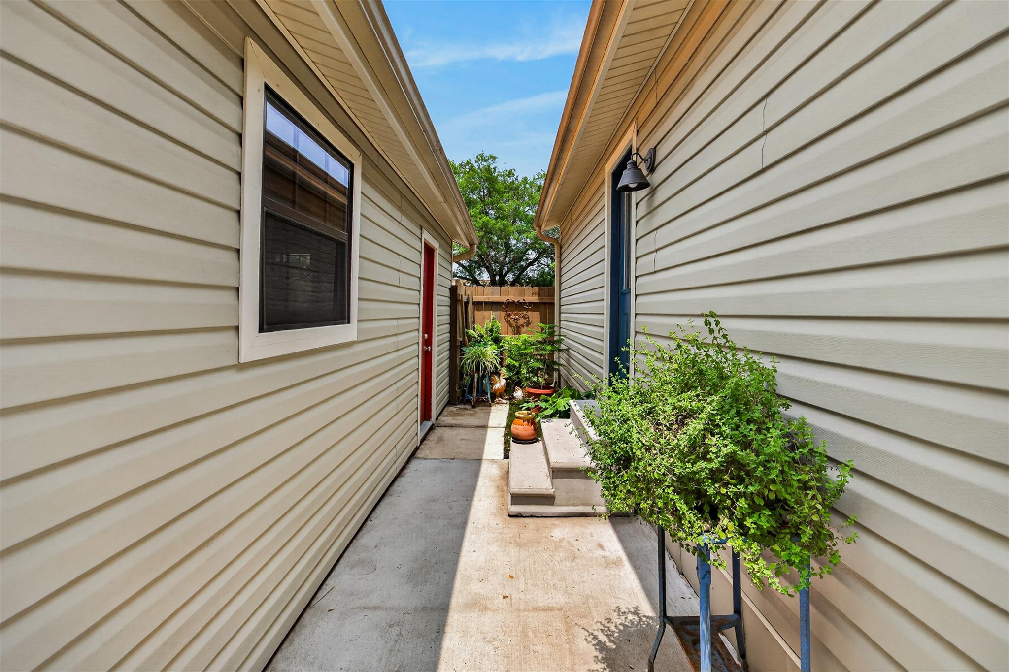 217 N Walnut Ave N, Luling, TX 78648