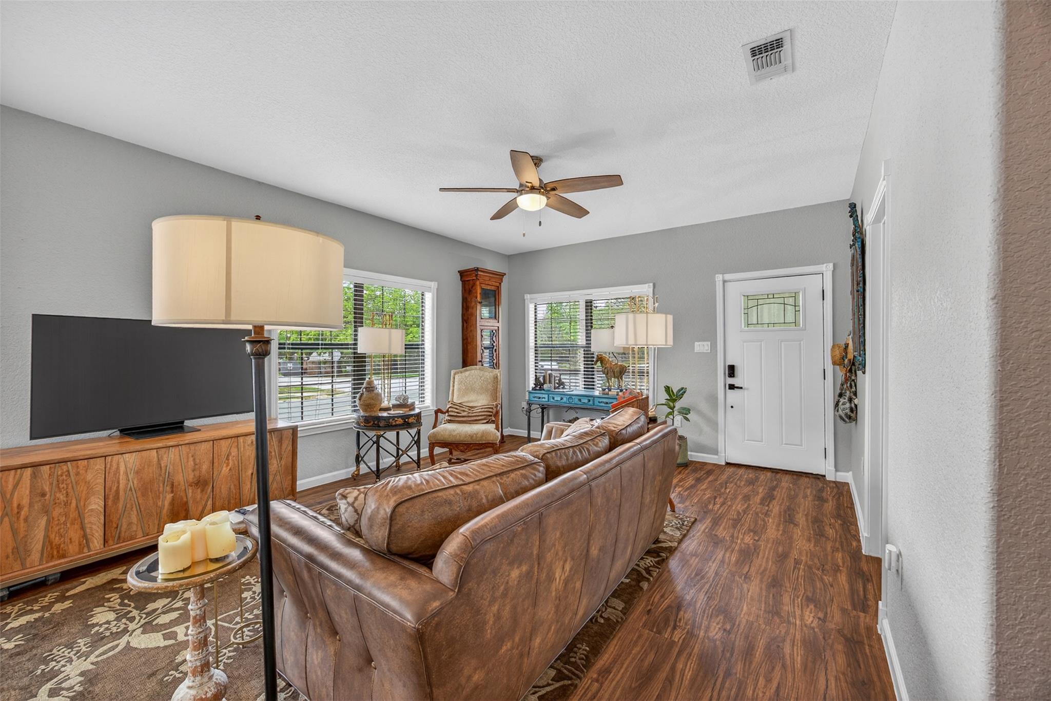 217 N Walnut Ave N, Luling, TX 78648