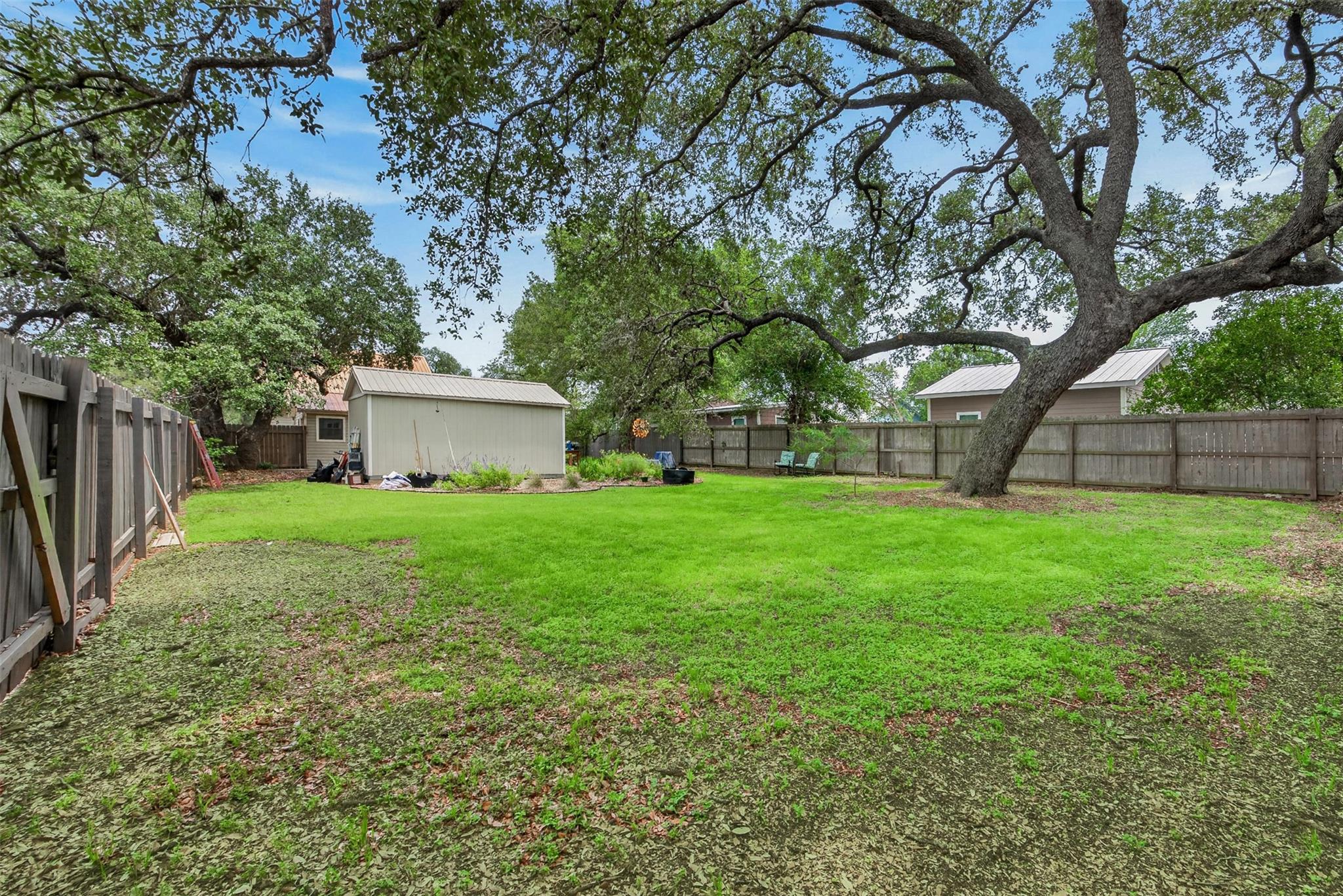 217 N Walnut Ave N, Luling, TX 78648