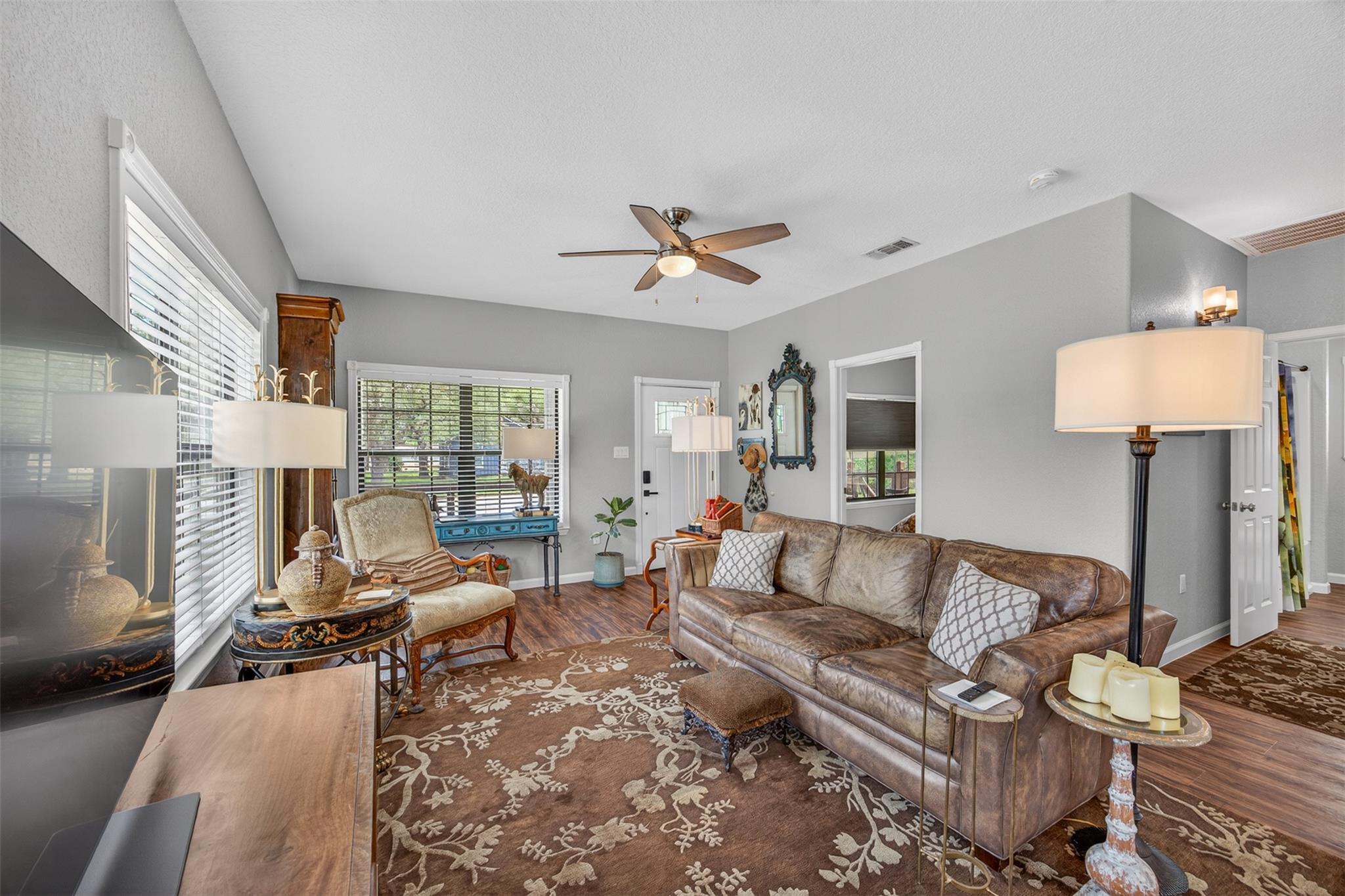 217 N Walnut Ave N, Luling, TX 78648