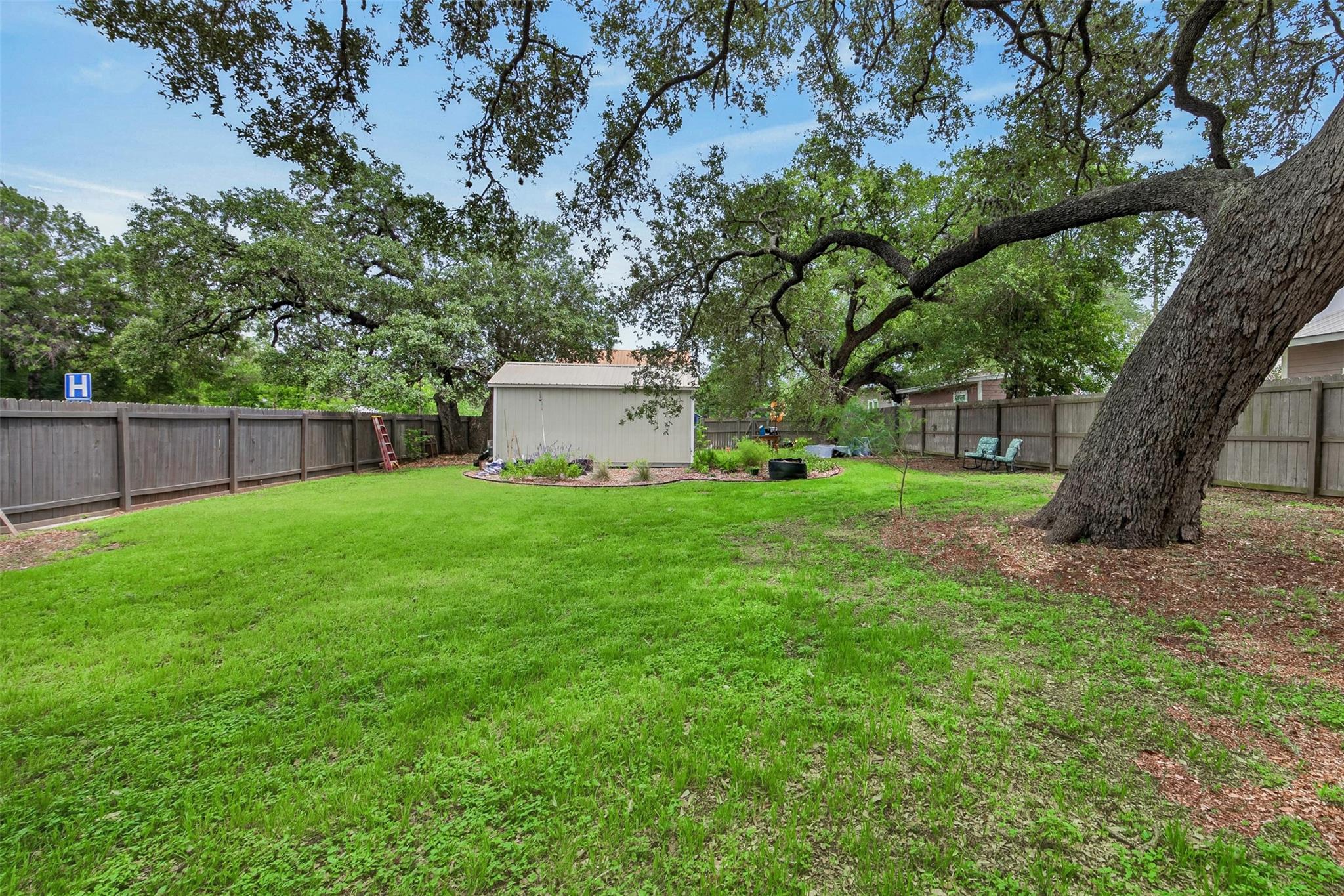 217 N Walnut Ave N, Luling, TX 78648