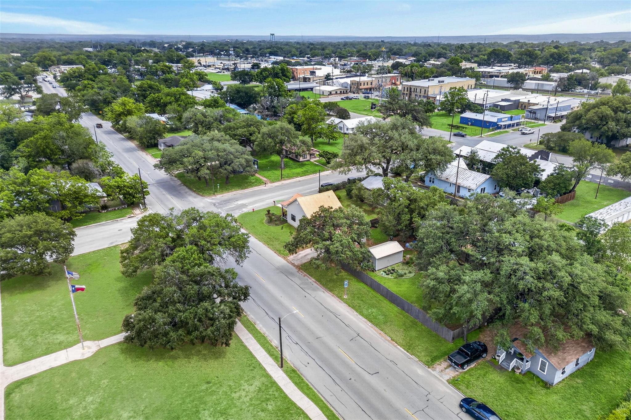 217 N Walnut Ave N, Luling, TX 78648