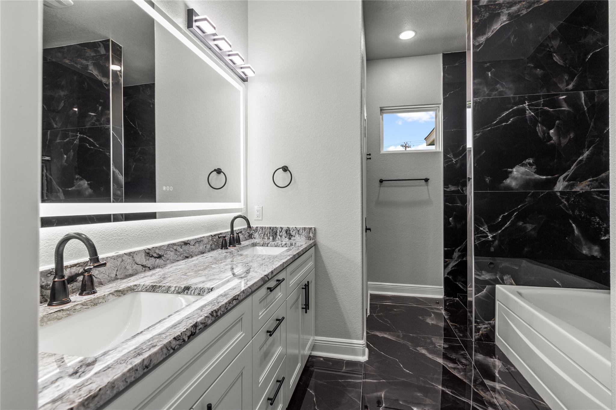 3706 Austin Cv, Lago Vista, TX 78645
