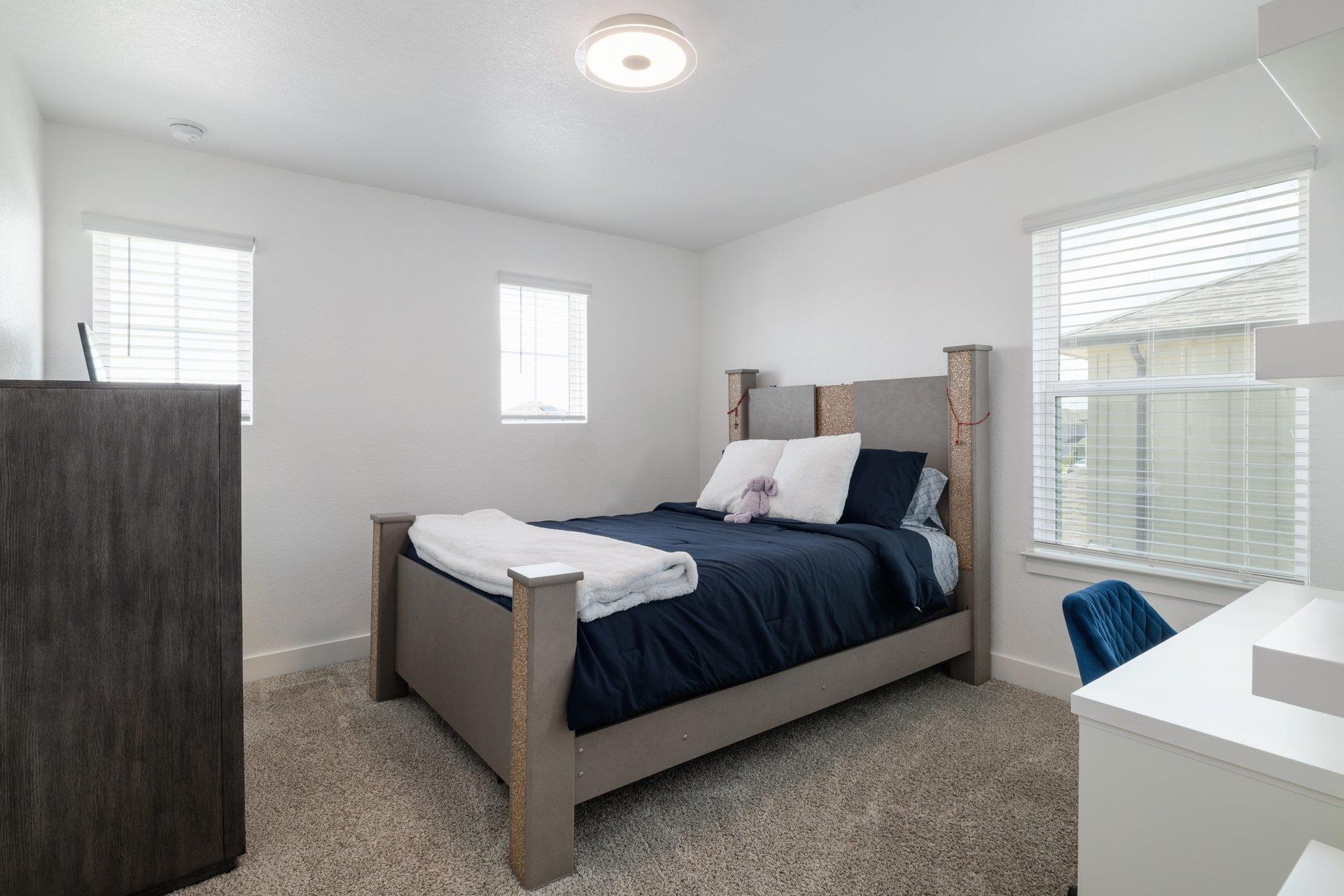 105 Greenspire Downs Dr, Hutto, TX 78634