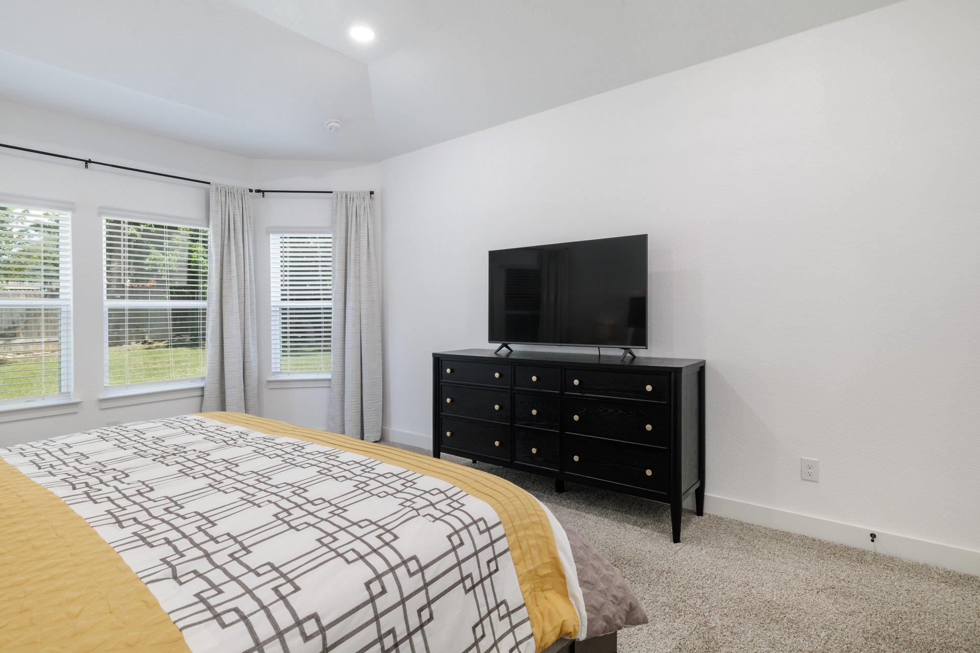 105 Greenspire Downs Dr, Hutto, TX 78634