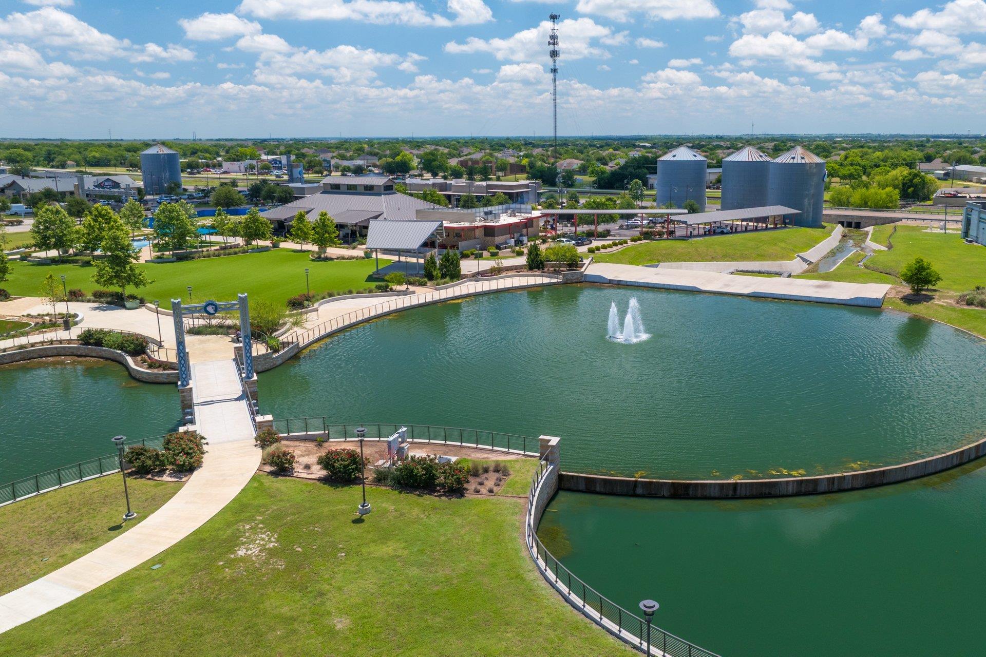 105 Greenspire Downs Dr, Hutto, TX 78634