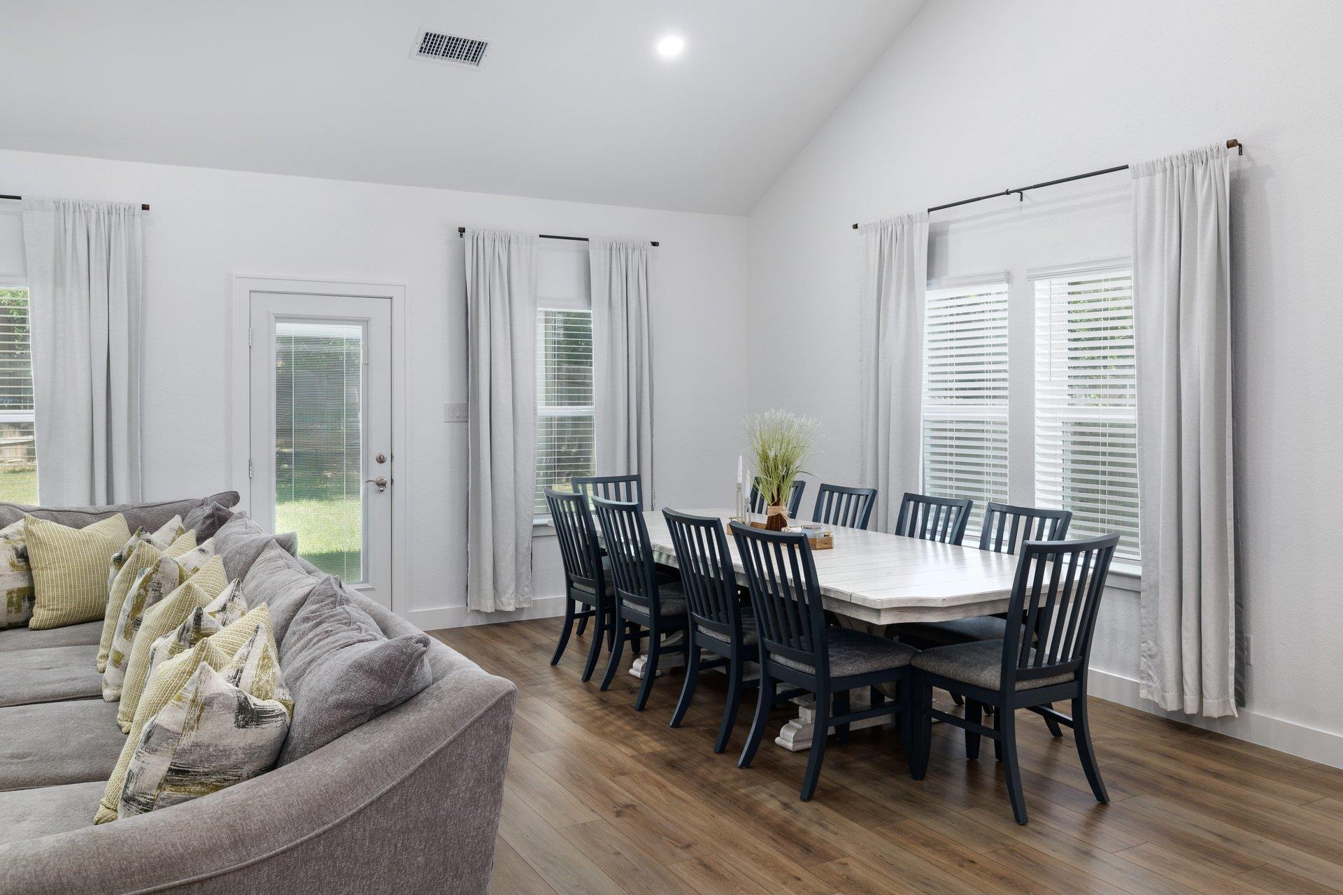 105 Greenspire Downs Dr, Hutto, TX 78634