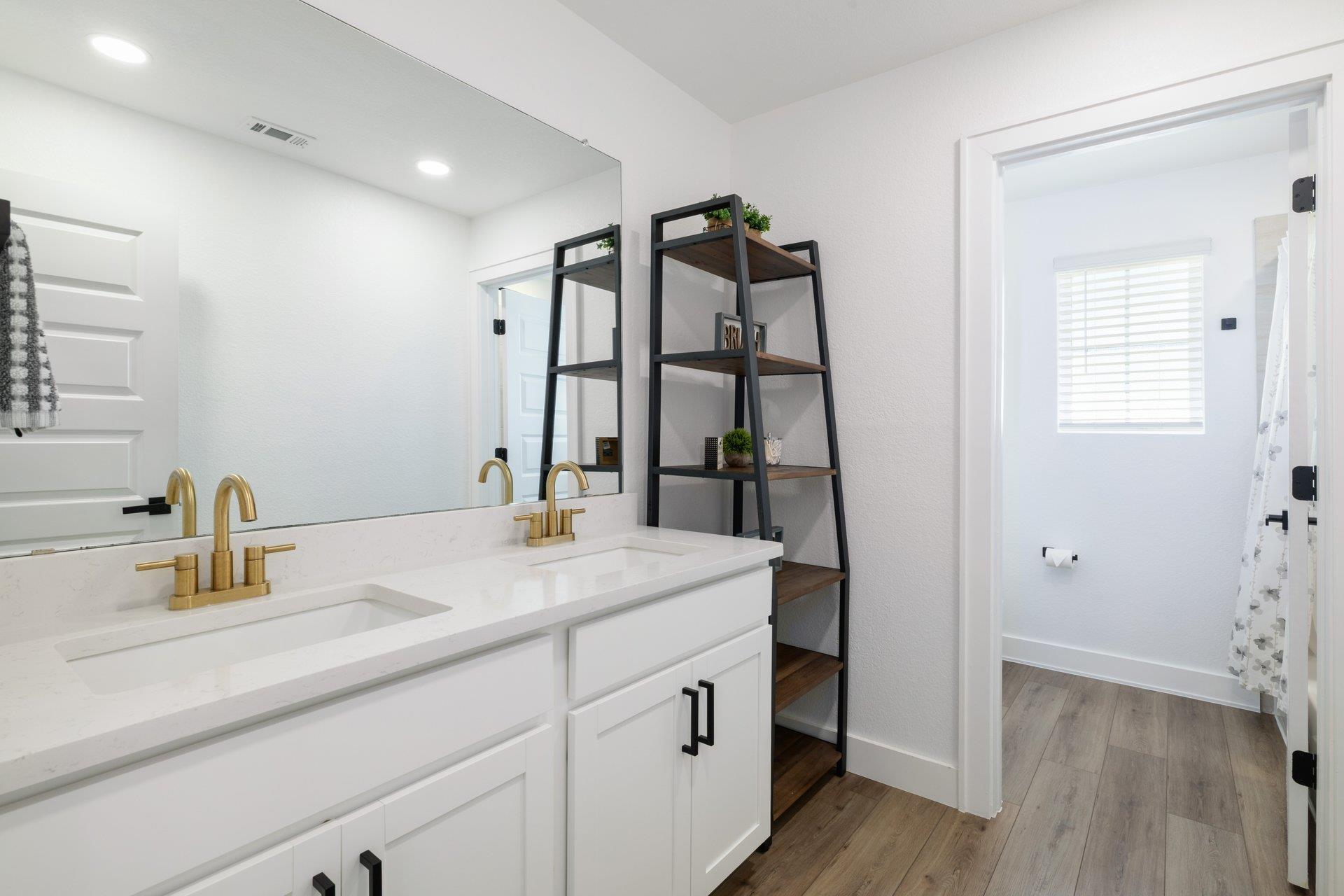 105 Greenspire Downs Dr, Hutto, TX 78634