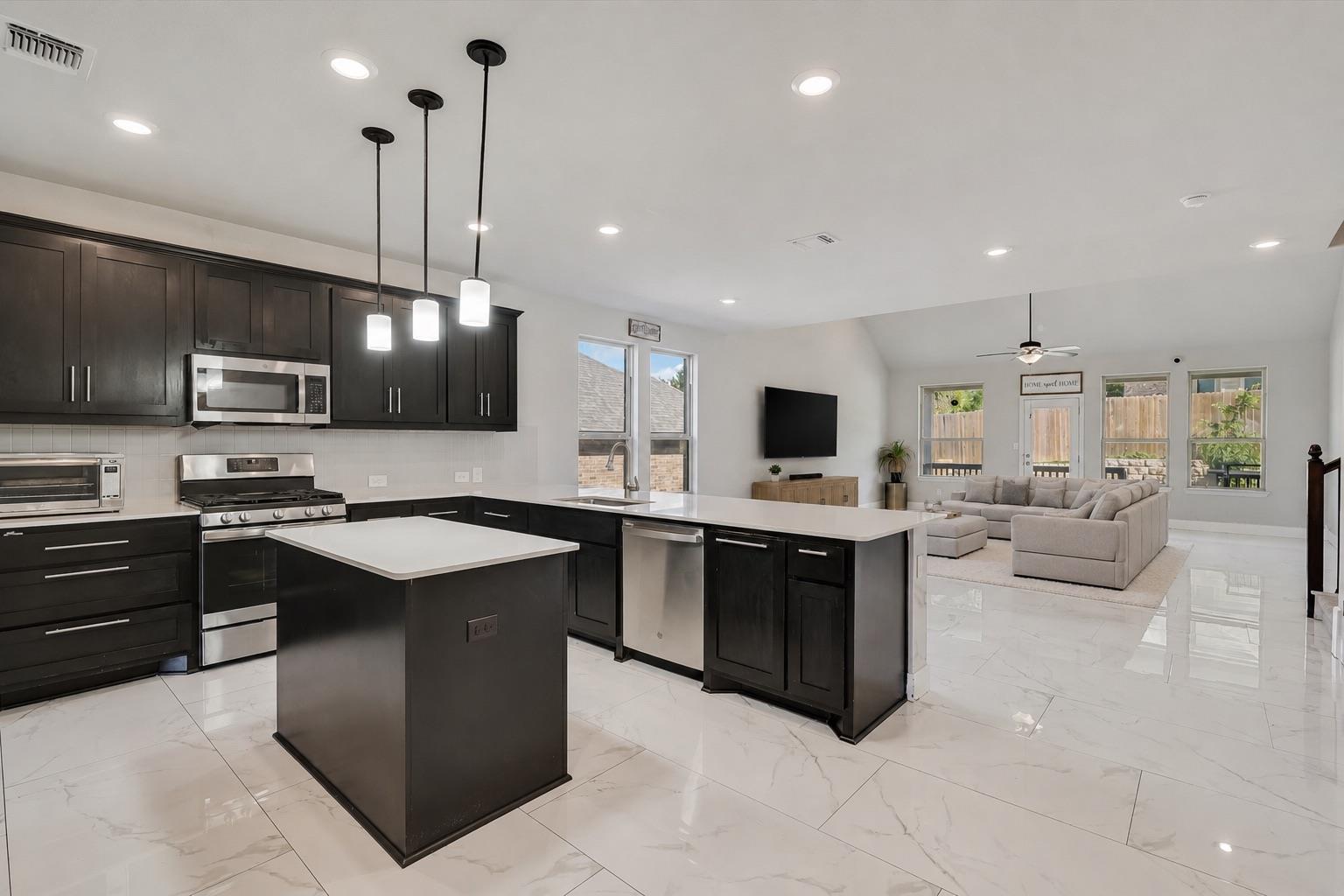 213 Buffalo Ridge Dr, Manchaca, TX 78652