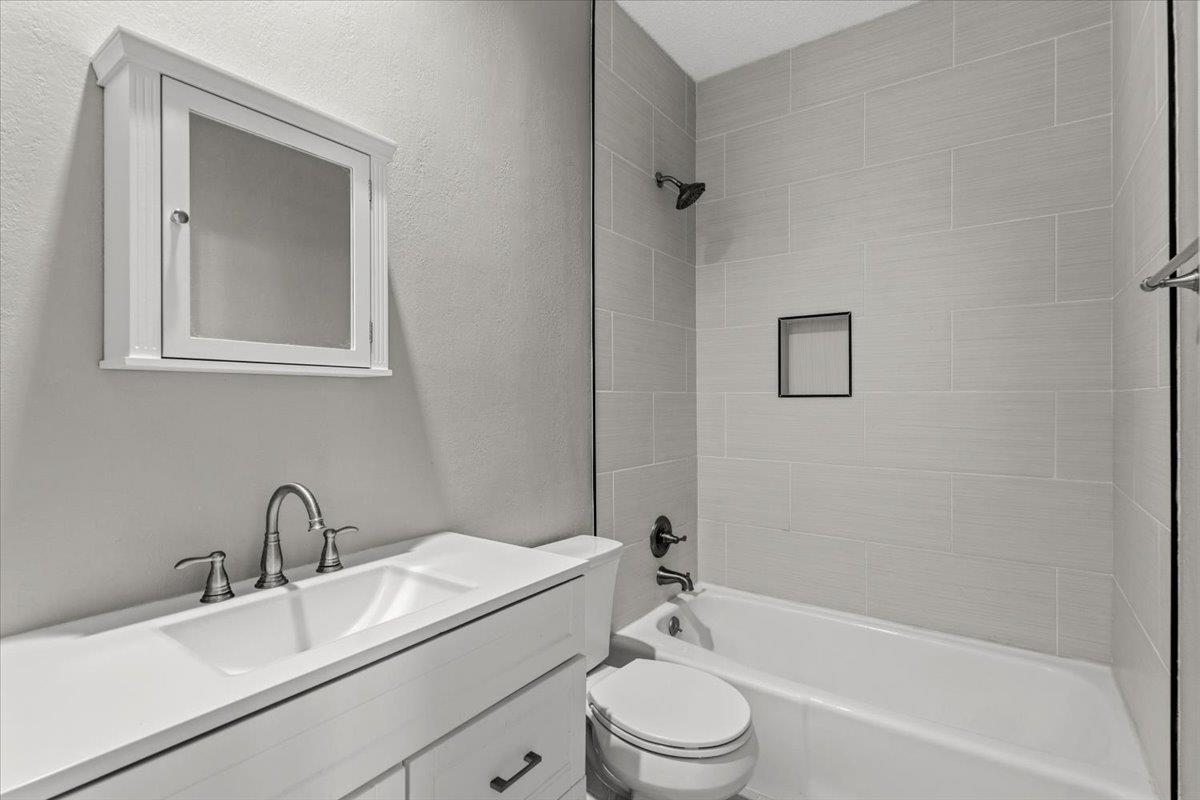 10819 Crown Colony Dr # 27, Austin, TX 78747