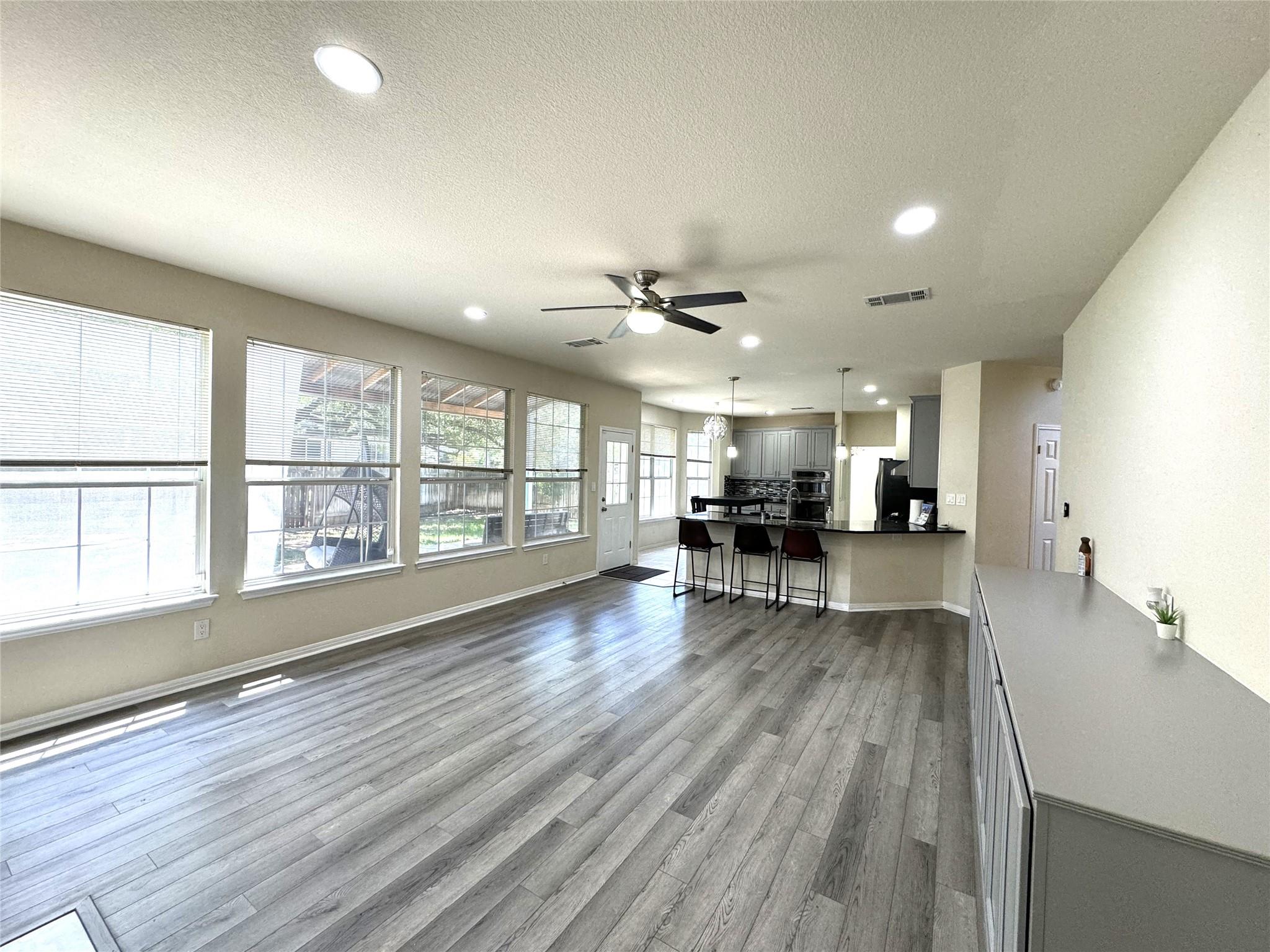 8807 Splitarrow Dr, Austin, TX 78717