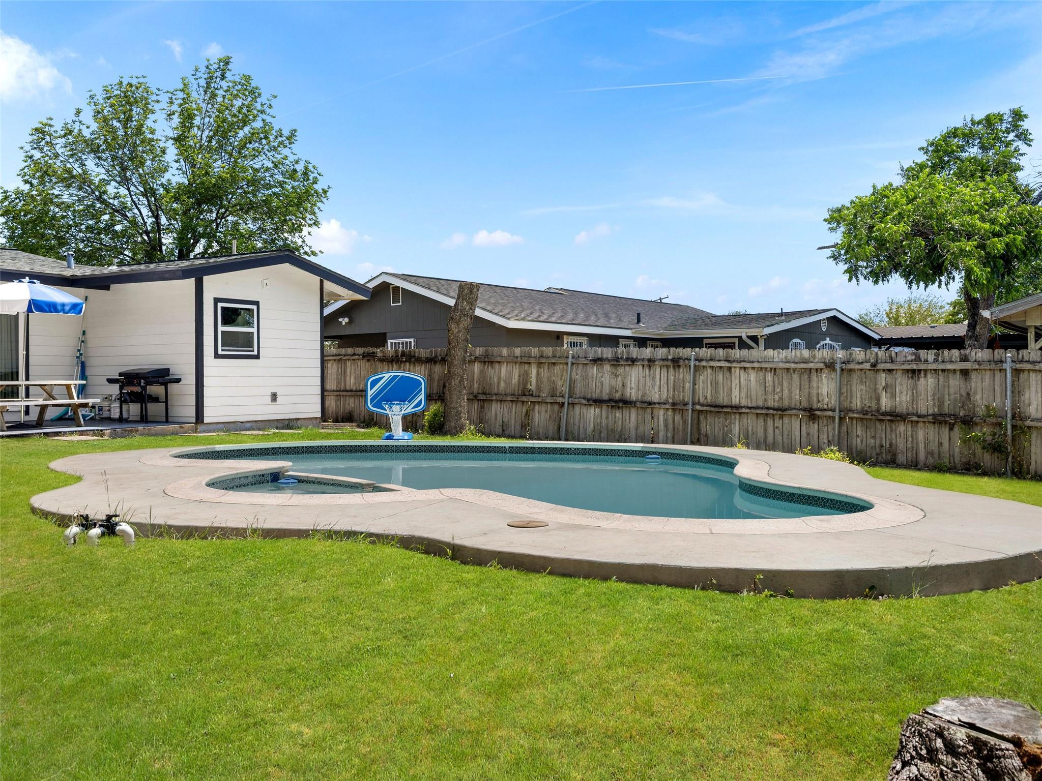 503 Pickwell Dr, San Antonio, TX 78223
