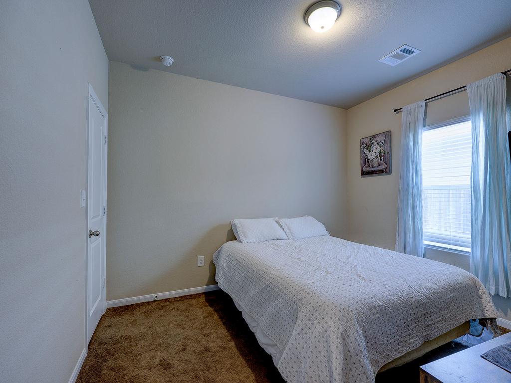 108 Timber Brook Dr, Hutto, TX 78634