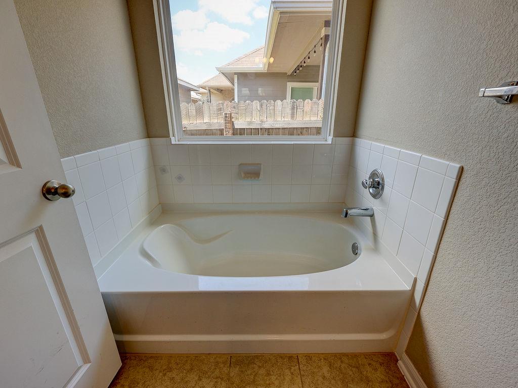 108 Timber Brook Dr, Hutto, TX 78634