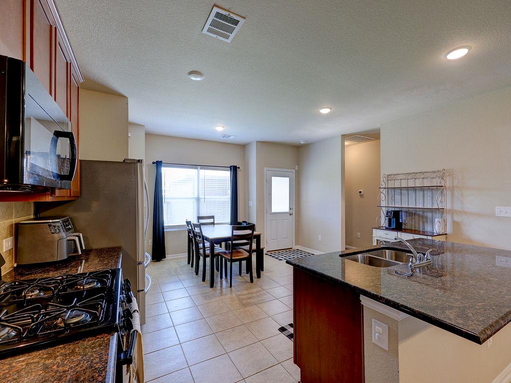 108 Timber Brook Dr, Hutto, TX 78634