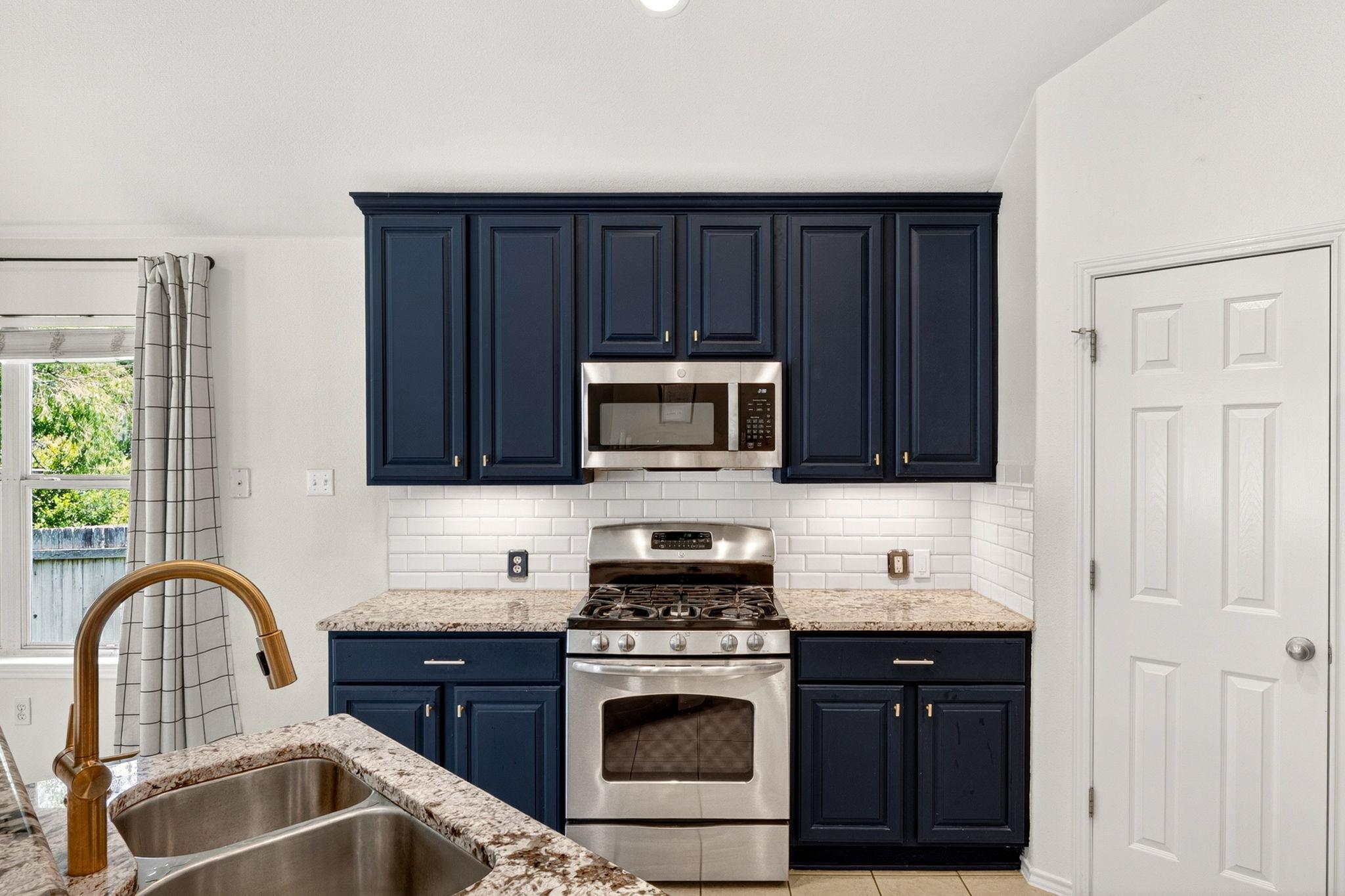 2504 Branding Iron Ln, Leander, TX 78641