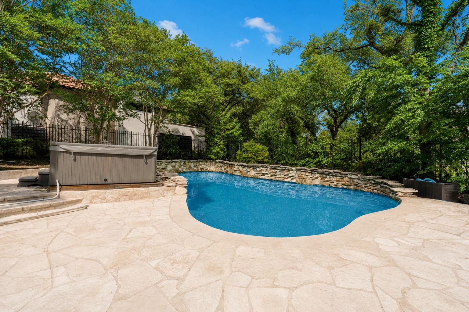 8616 Mendocino Dr, Austin, TX 78735
