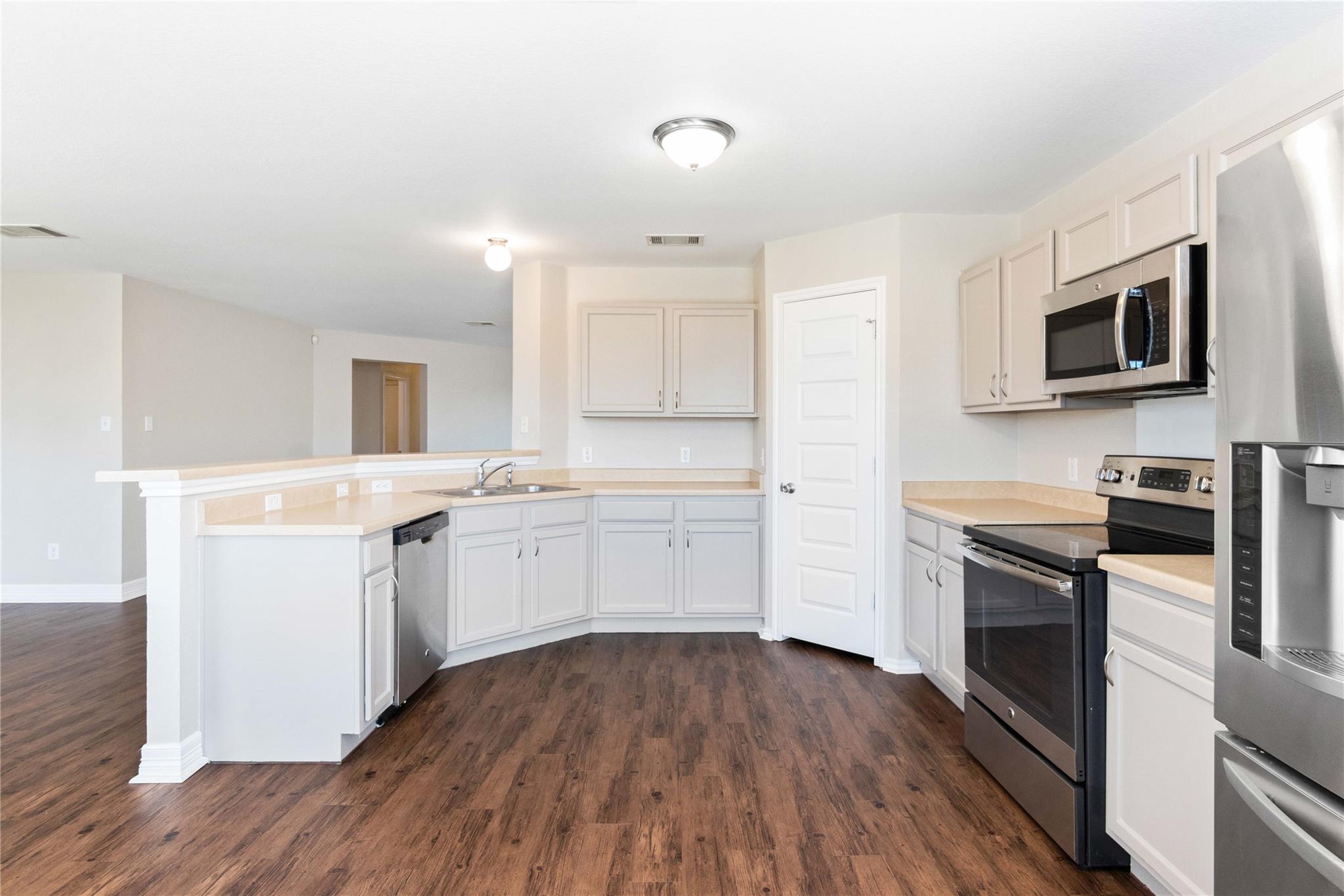 219 Almquist St, Hutto, TX 78634