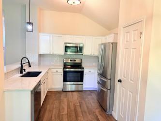 107 Gainer Dr, Hutto, TX 78634