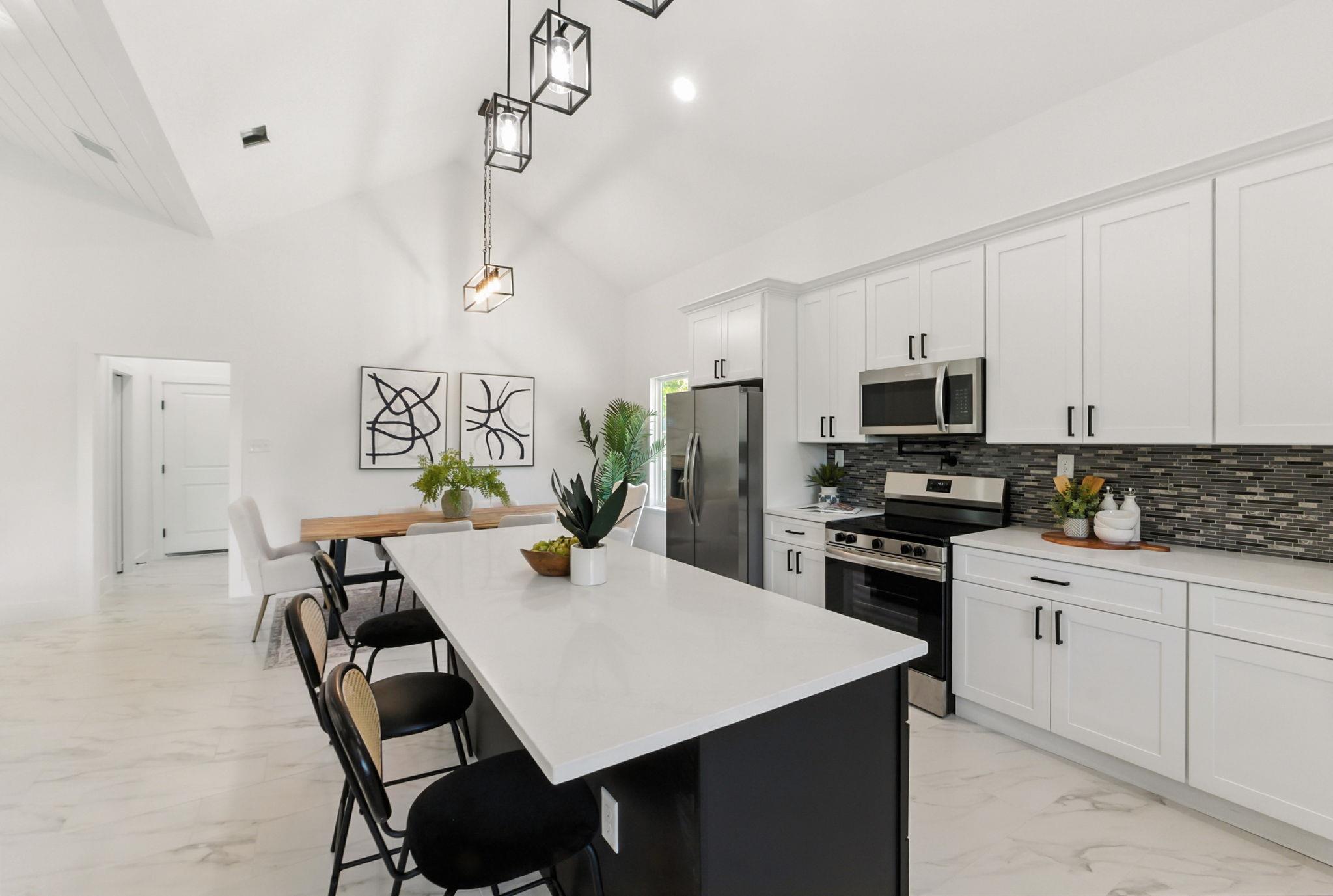 418 Bedford Dr, Spicewood, TX 78669