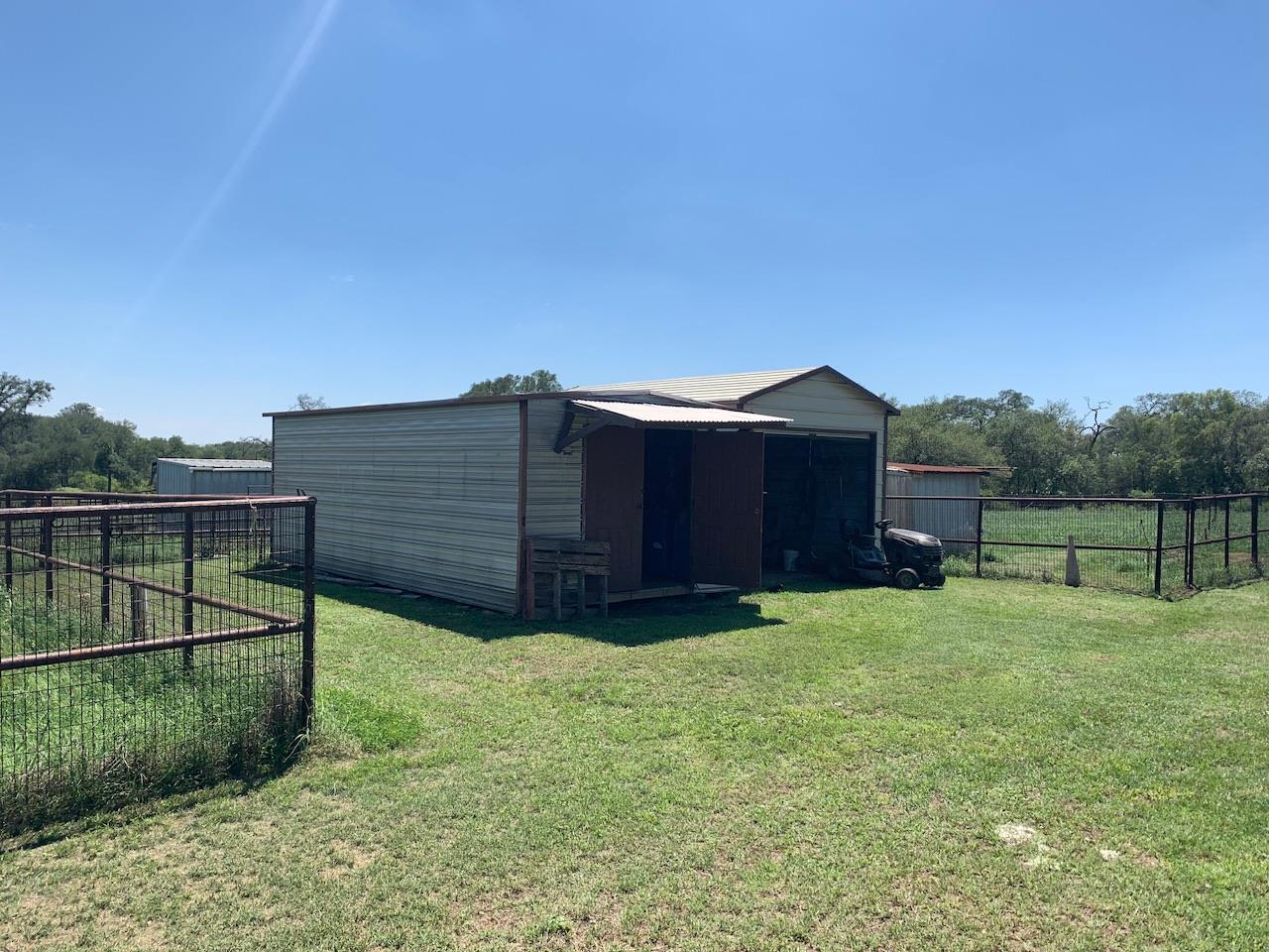 133 Clearfork Rd, Lockhart, TX 78644