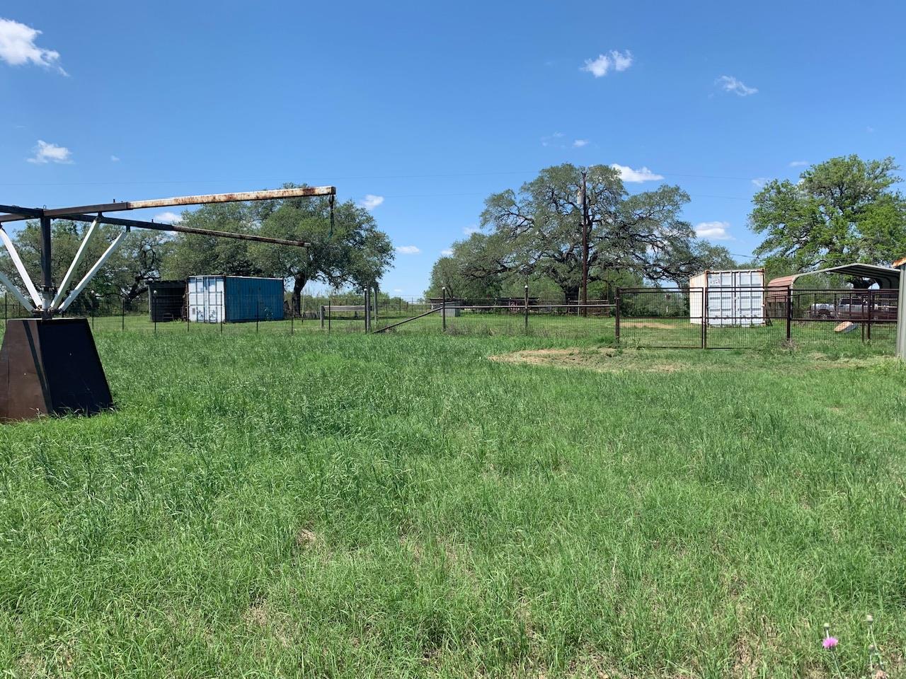 133 Clearfork Rd, Lockhart, TX 78644