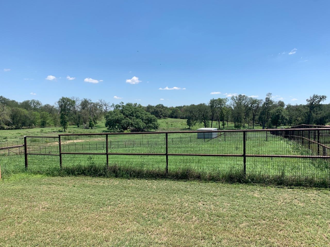 133 Clearfork Rd, Lockhart, TX 78644