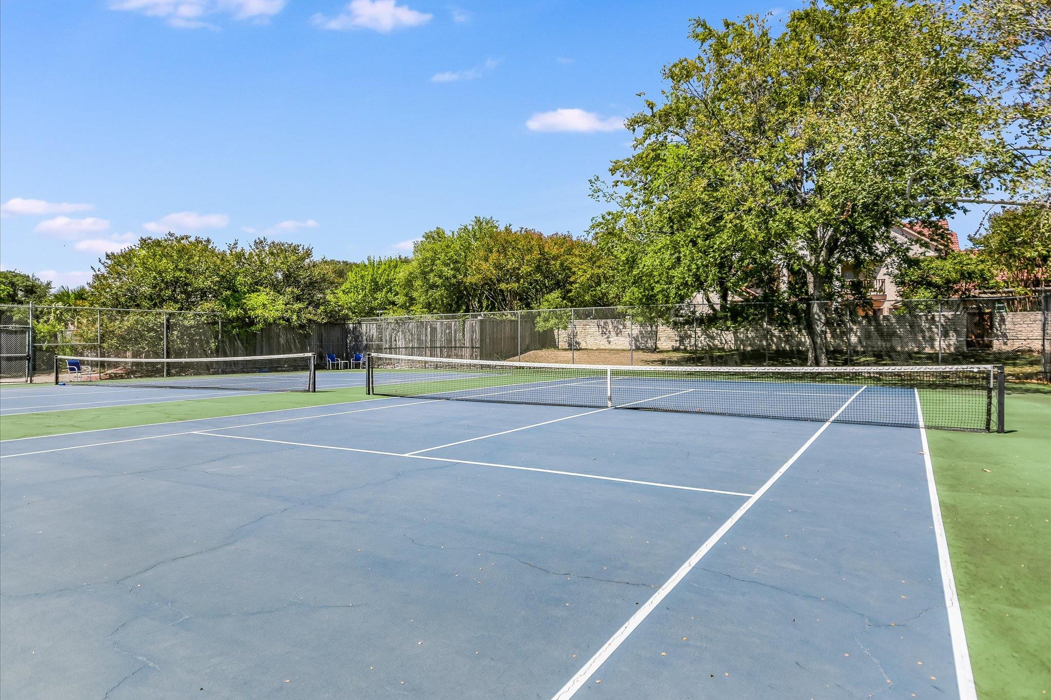 621 Peterson Ln, Lakeway, TX 78734