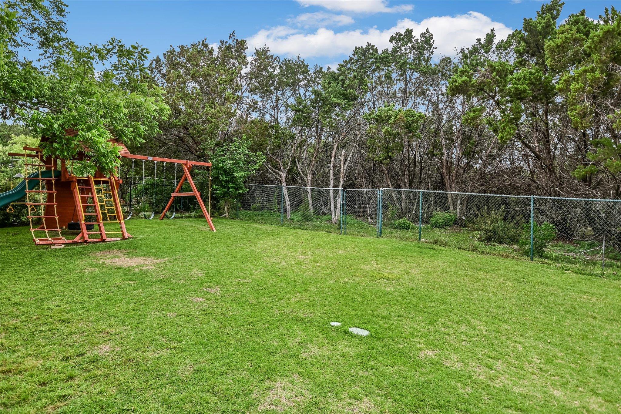 621 Peterson Ln, Lakeway, TX 78734