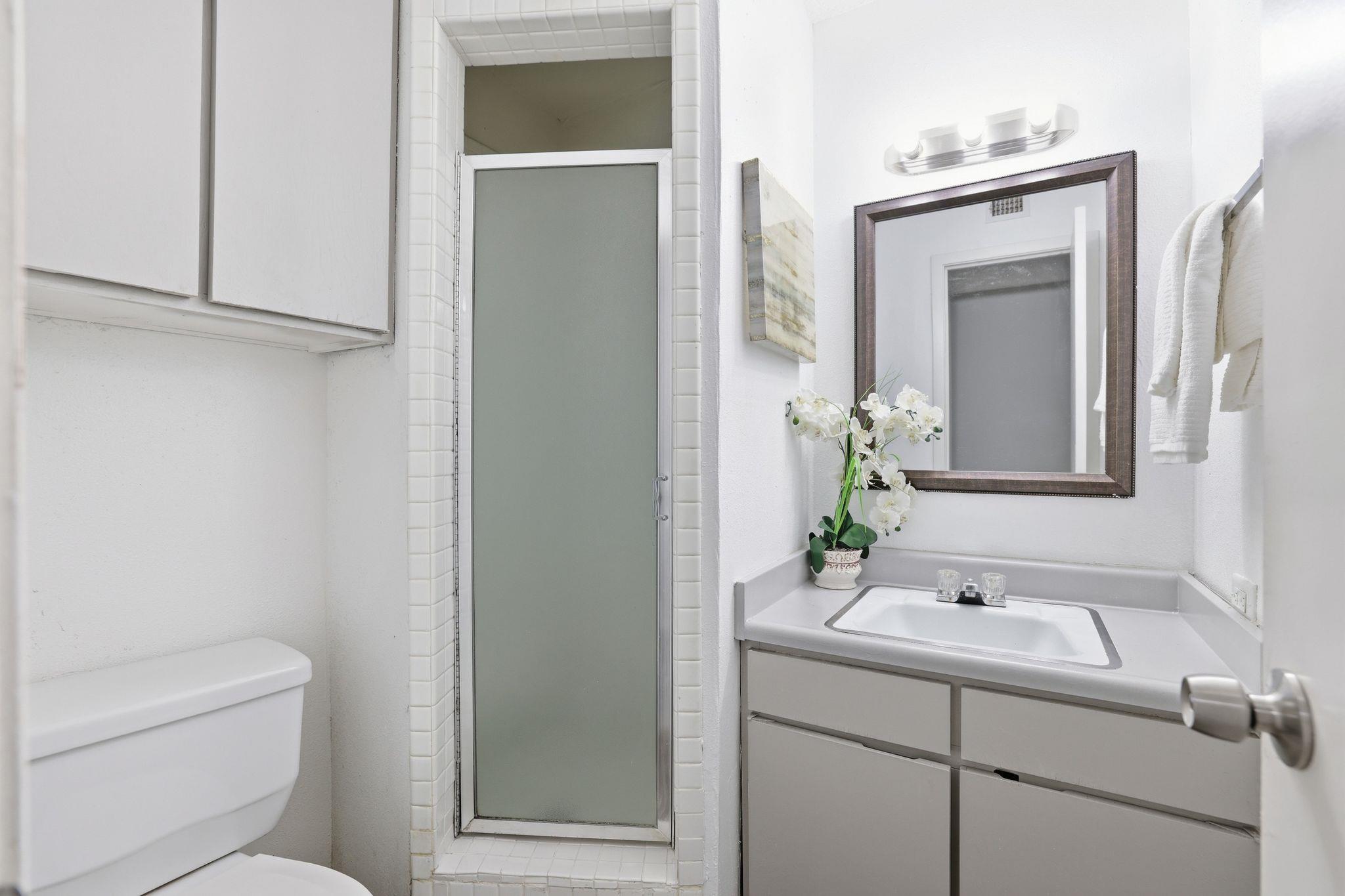101 E 33rd St # 206, Austin, TX 78705