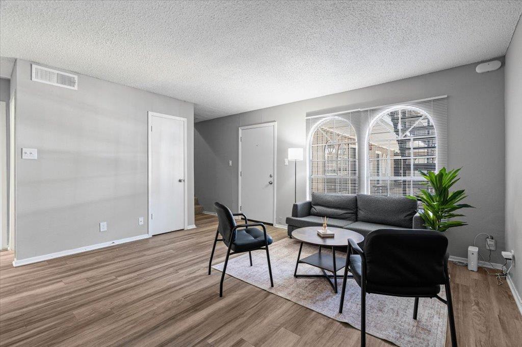 101 E 33rd St # 206, Austin, TX 78705