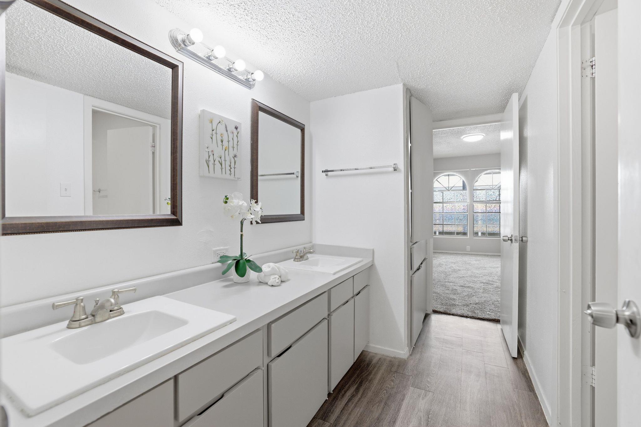 101 E 33rd St # 206, Austin, TX 78705