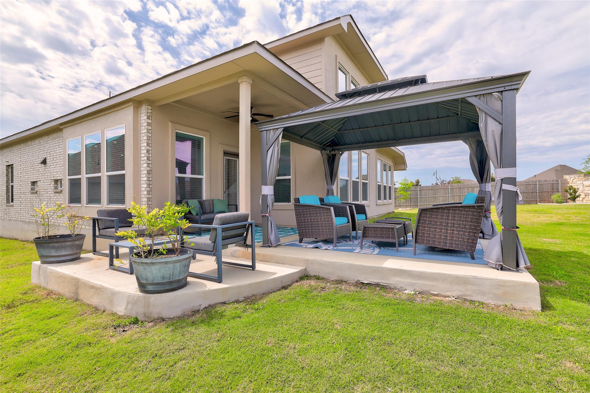 114 Fortuna Ct, Liberty Hill, TX 78642