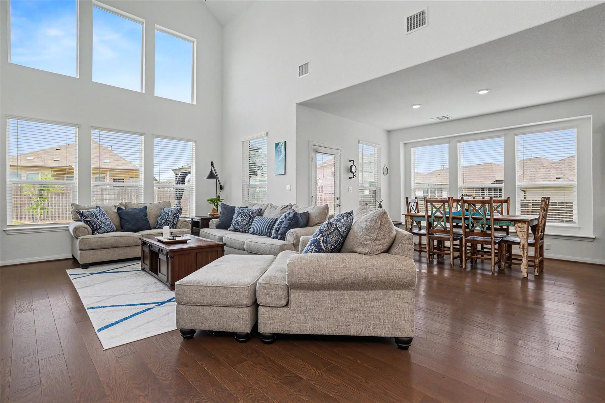 114 Fortuna Ct, Liberty Hill, TX 78642