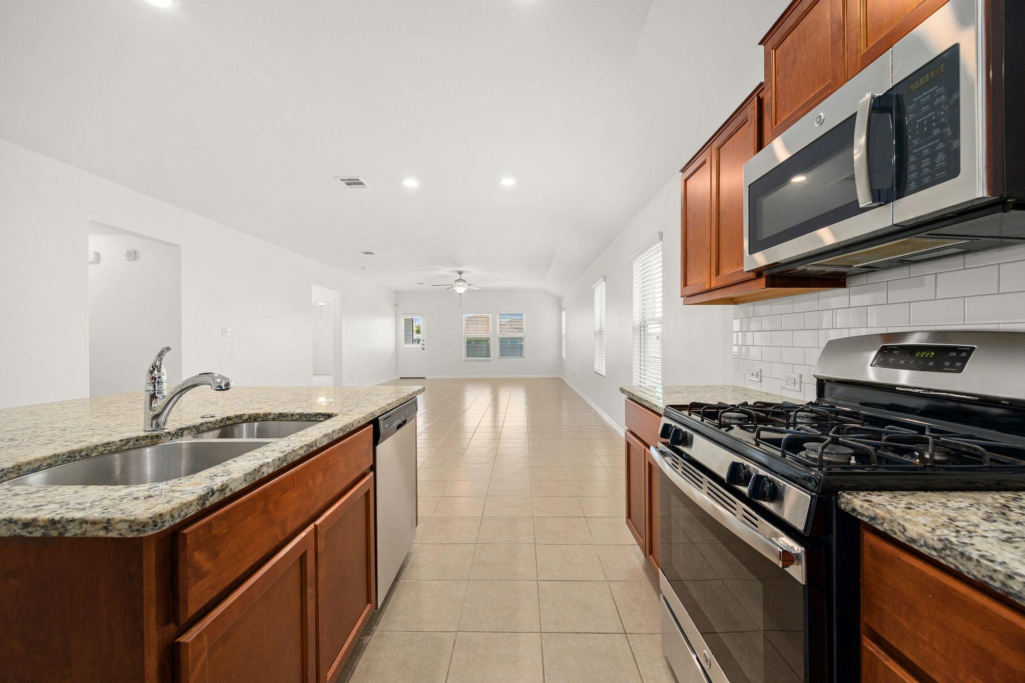 21609 Gallus Dr, Pflugerville, TX 78660