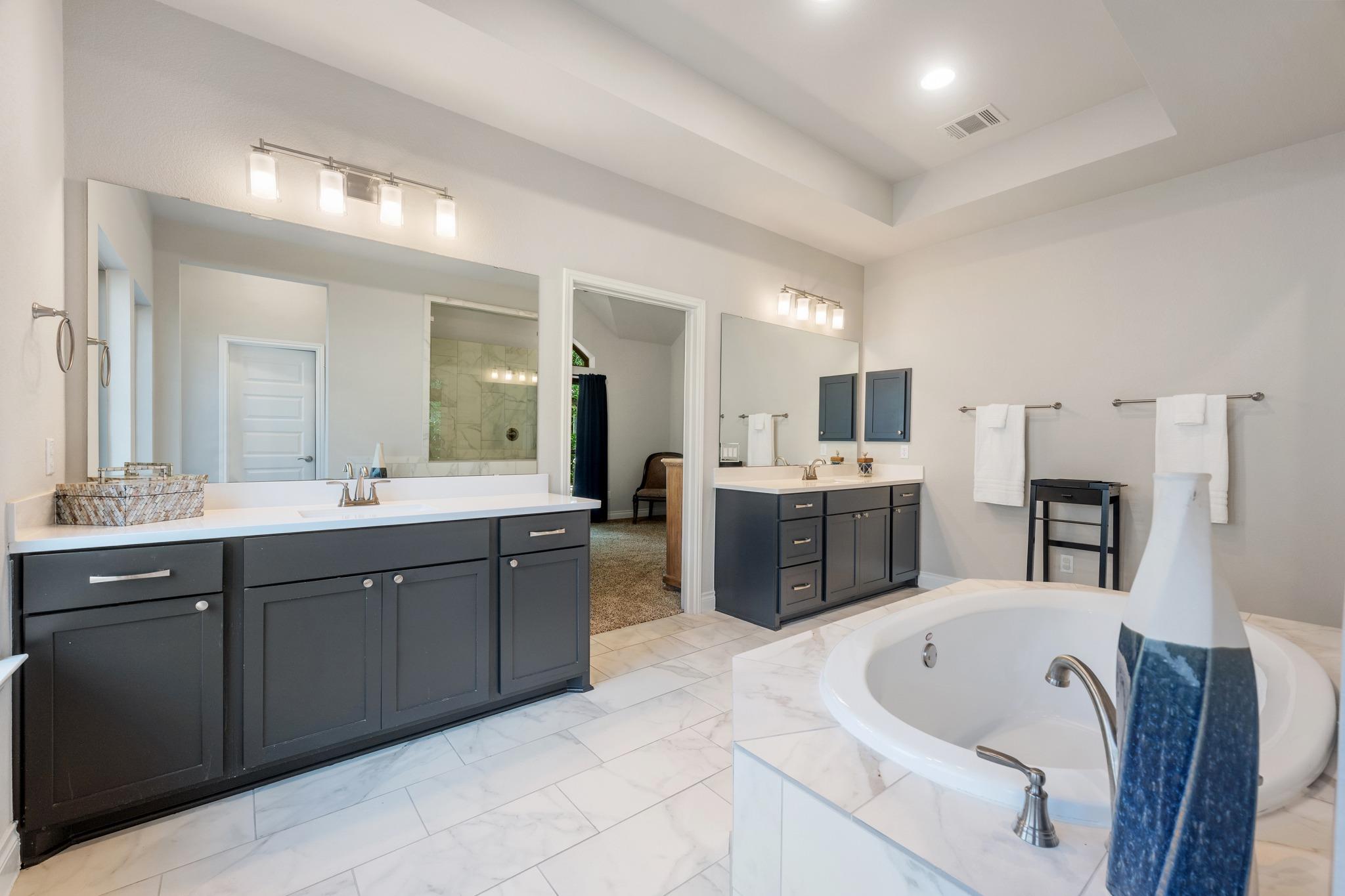 813 Heartleaf Dr, Leander, TX 78641
