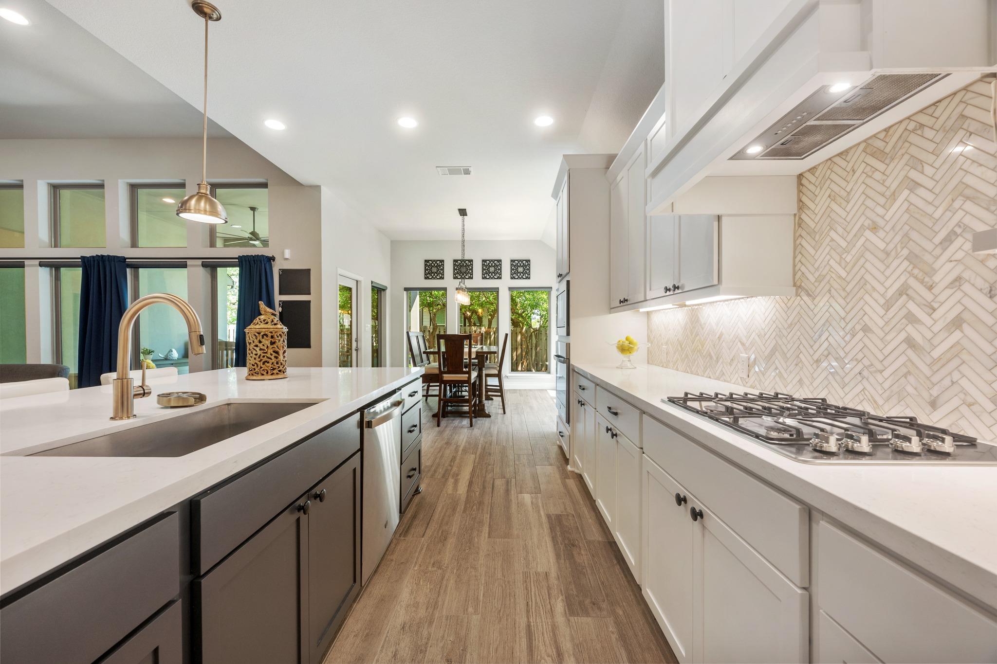 813 Heartleaf Dr, Leander, TX 78641