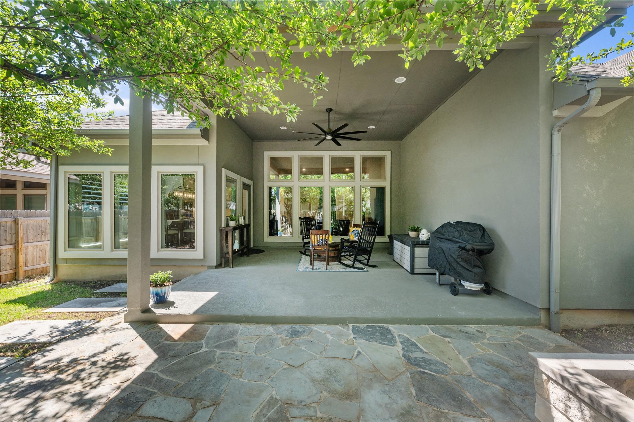 813 Heartleaf Dr, Leander, TX 78641