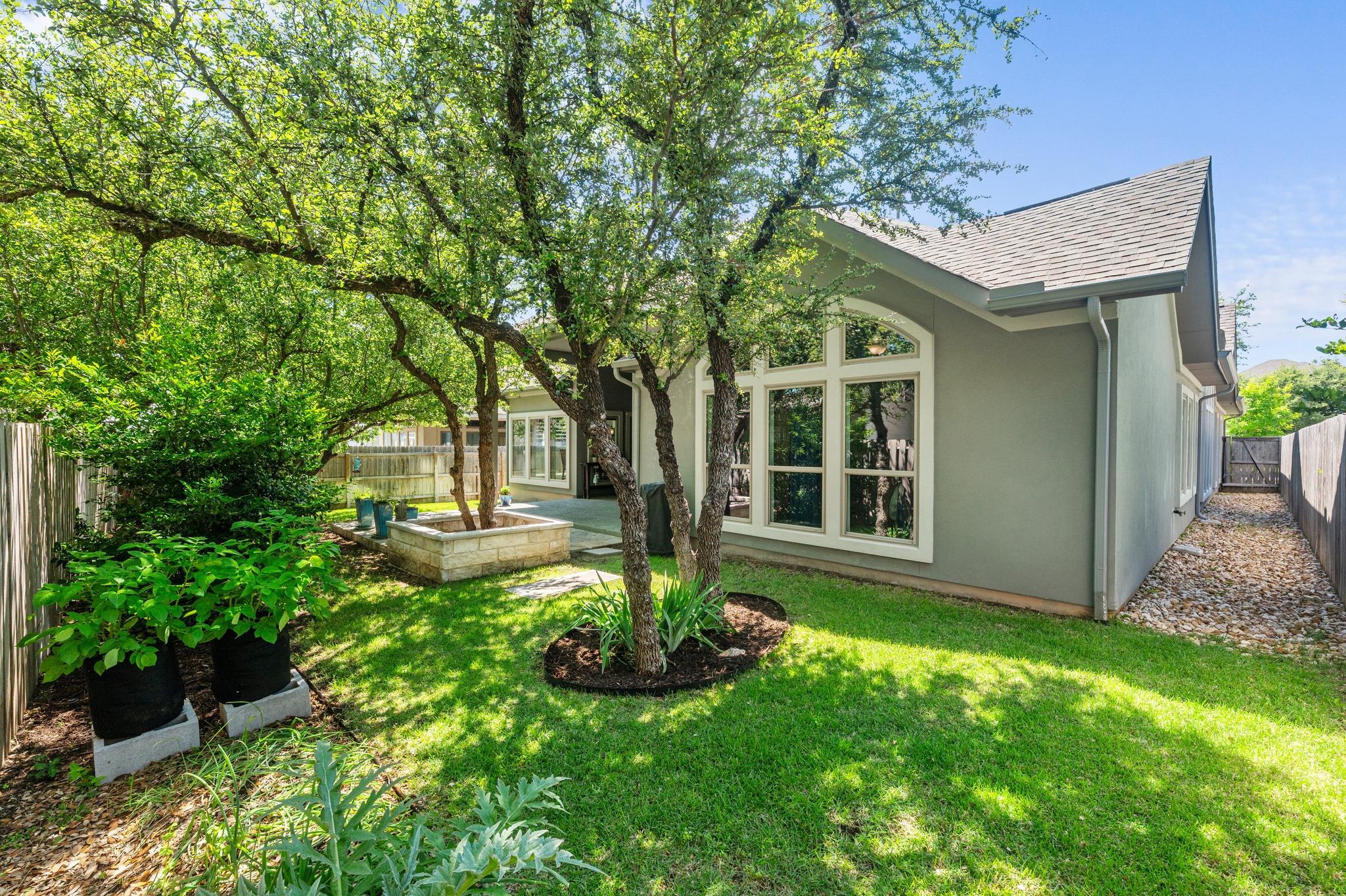 813 Heartleaf Dr, Leander, TX 78641